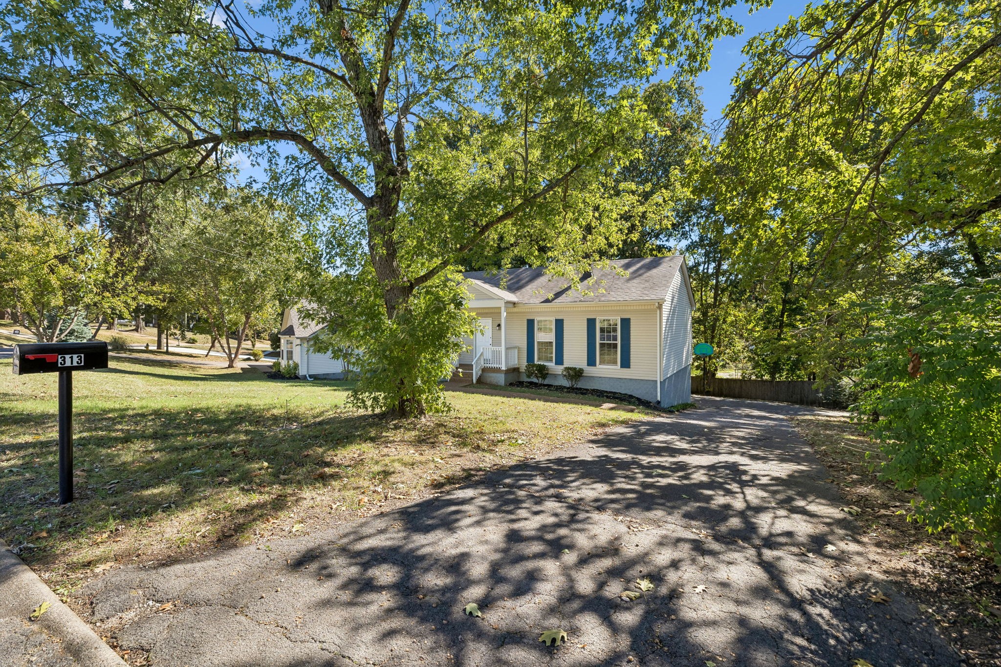 313 Sunrise Cir Property Photo 2