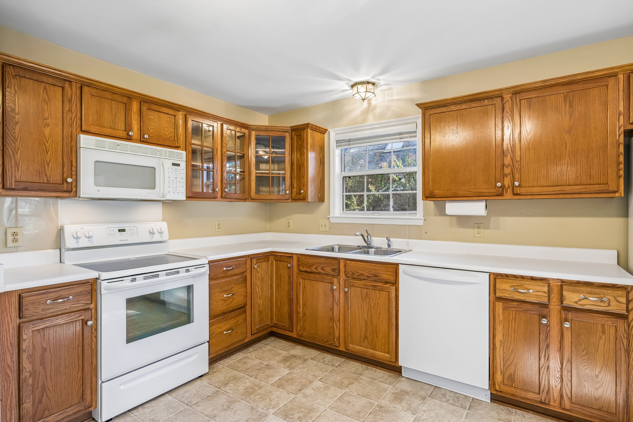 6312 Paddington Way Property Photo 9