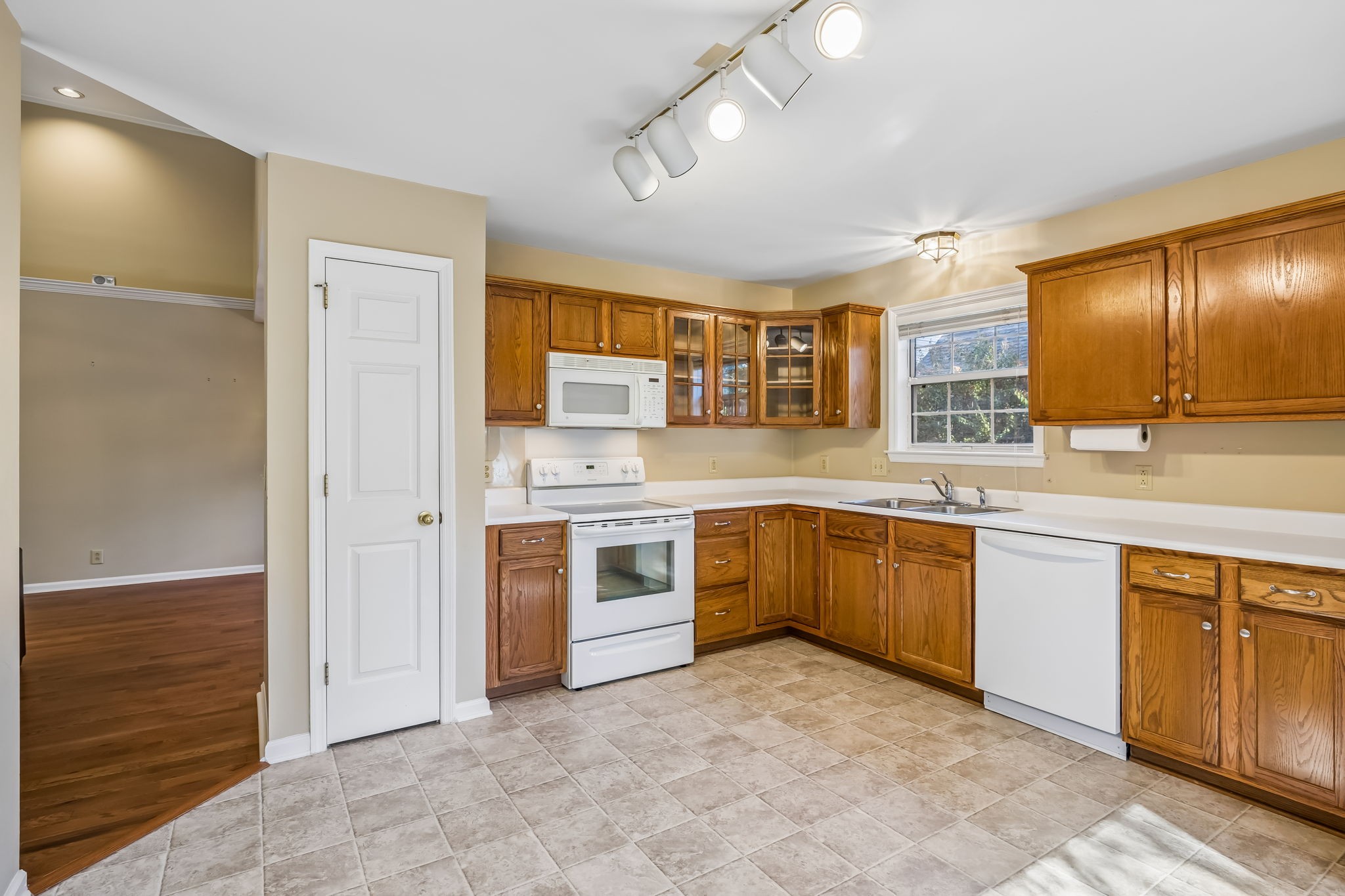 6312 Paddington Way Property Photo 10