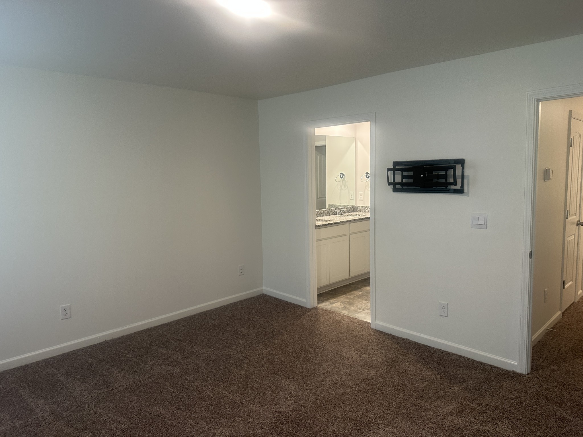 131 Cecil Rd Property Photo 4