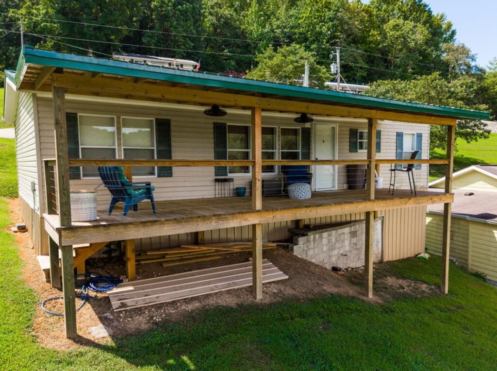 1025 Austin Lake Rd Property Photo 2