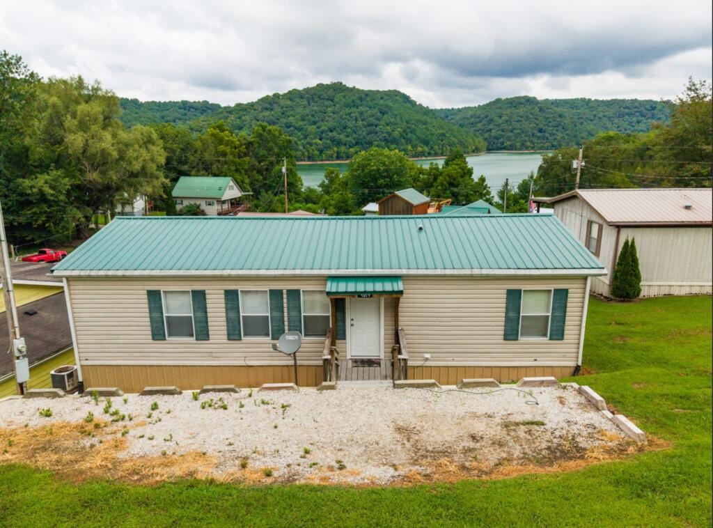 1025 Austin Lake Rd Property Photo 4