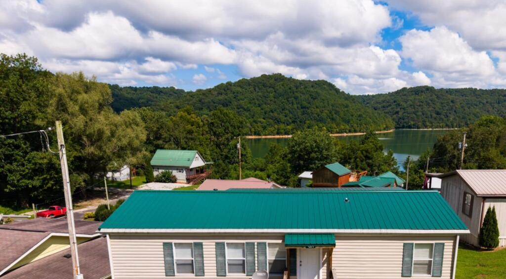 1025 Austin Lake Rd Property Photo 5