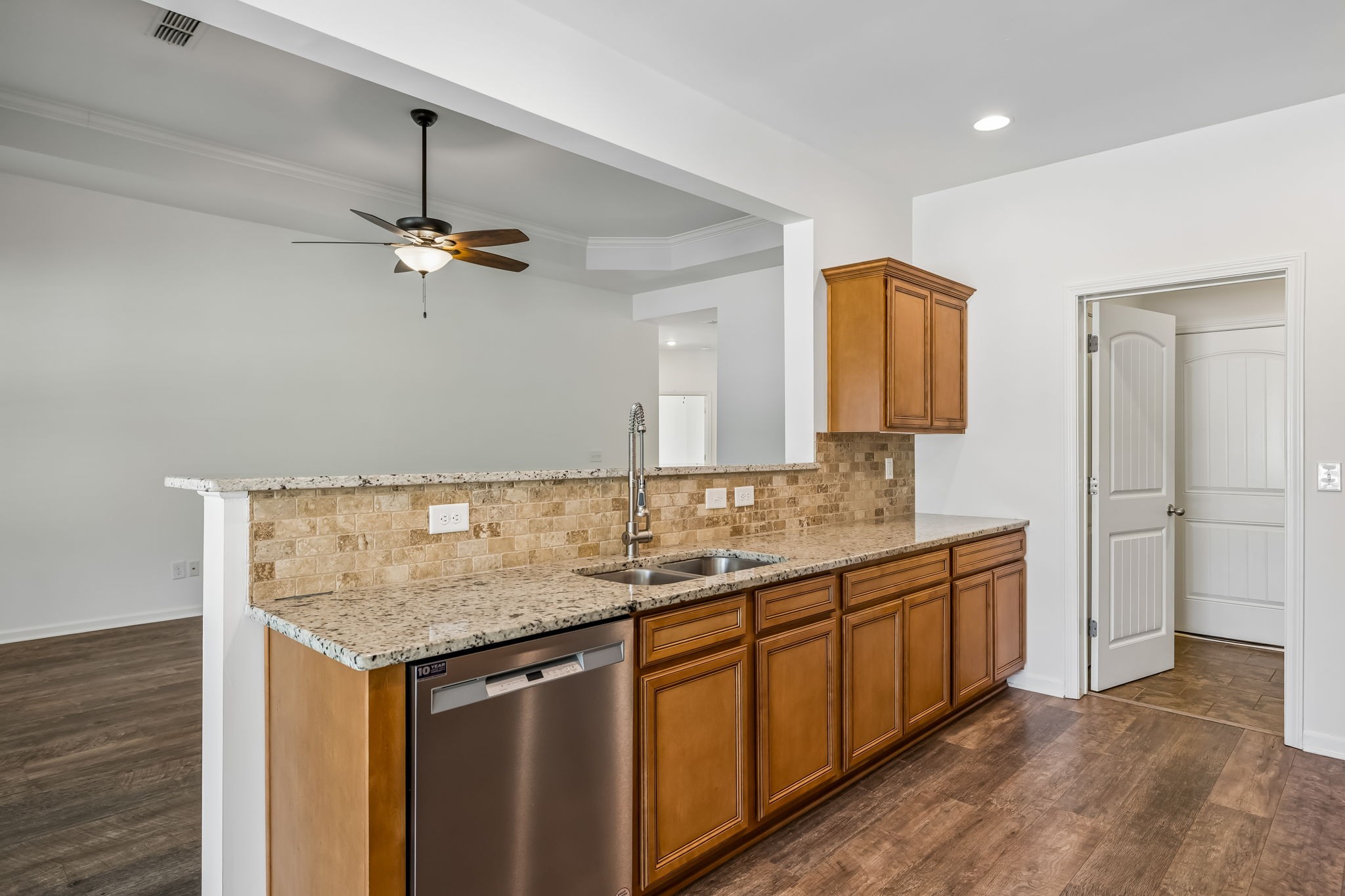 101 E Coker Way Property Photo 18
