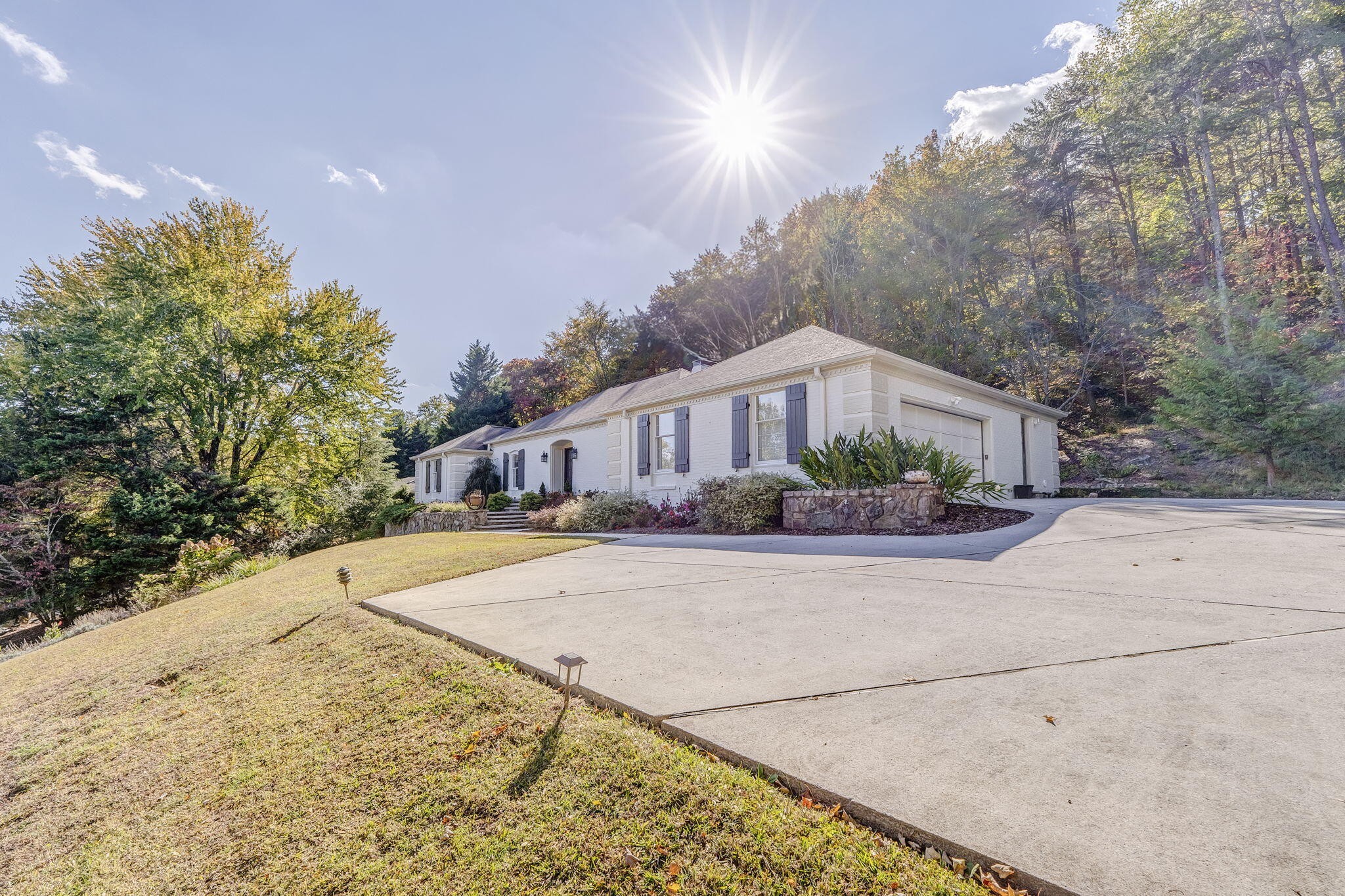 2305 Ravine Way Property Photo 4
