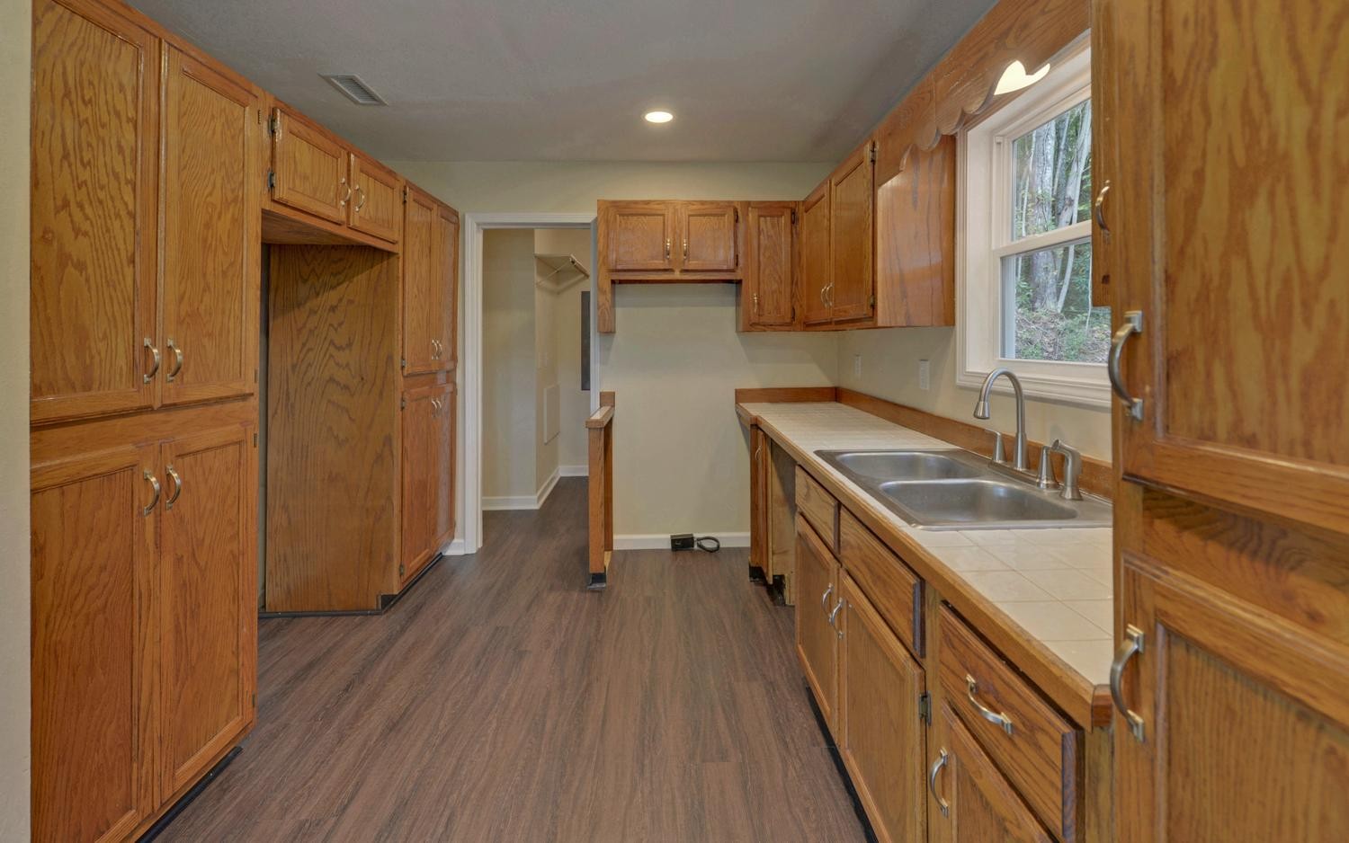251 Maltby Rd Property Photo 3