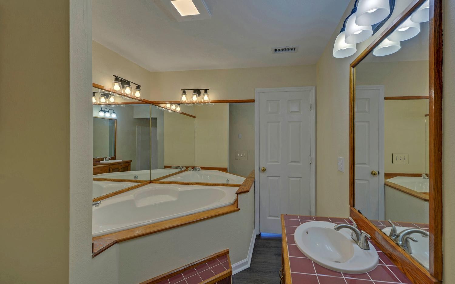 251 Maltby Rd Property Photo 5