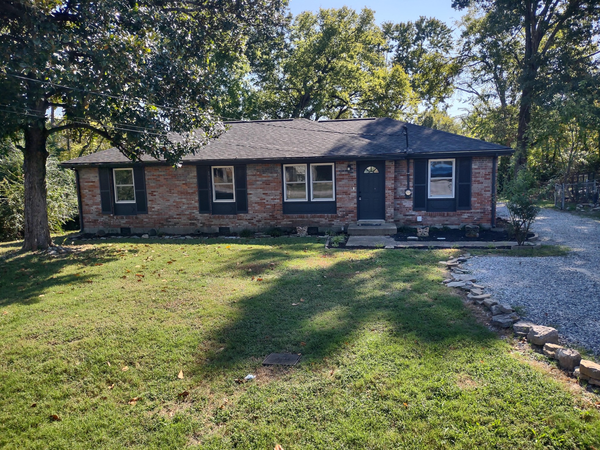 5035 Bonnameade Dr Property Photo 1