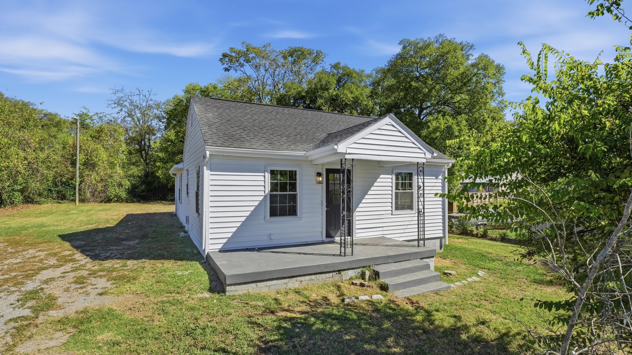 3208 Hydes Ferry Rd Property Photo 2