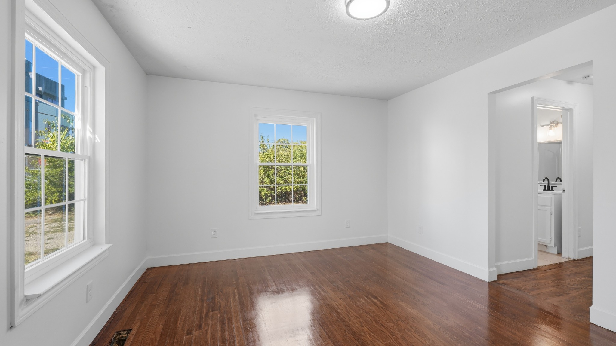 3208 Hydes Ferry Rd Property Photo 5