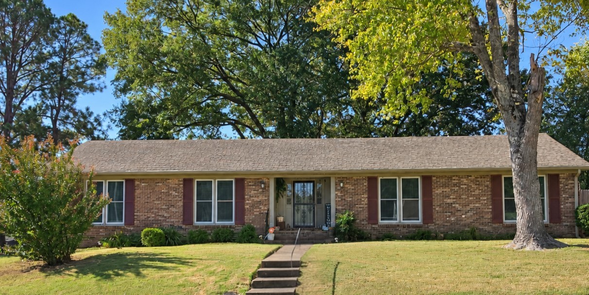112 Whitfield Dr Property Photo 1