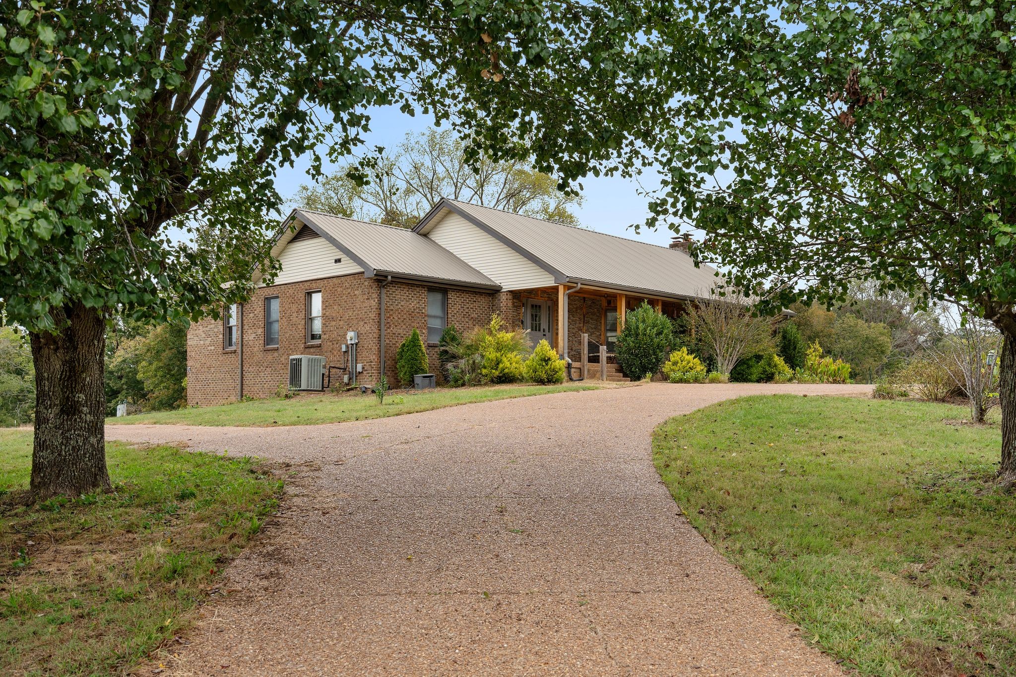 5956 Greenbrier Rd Property Photo 4