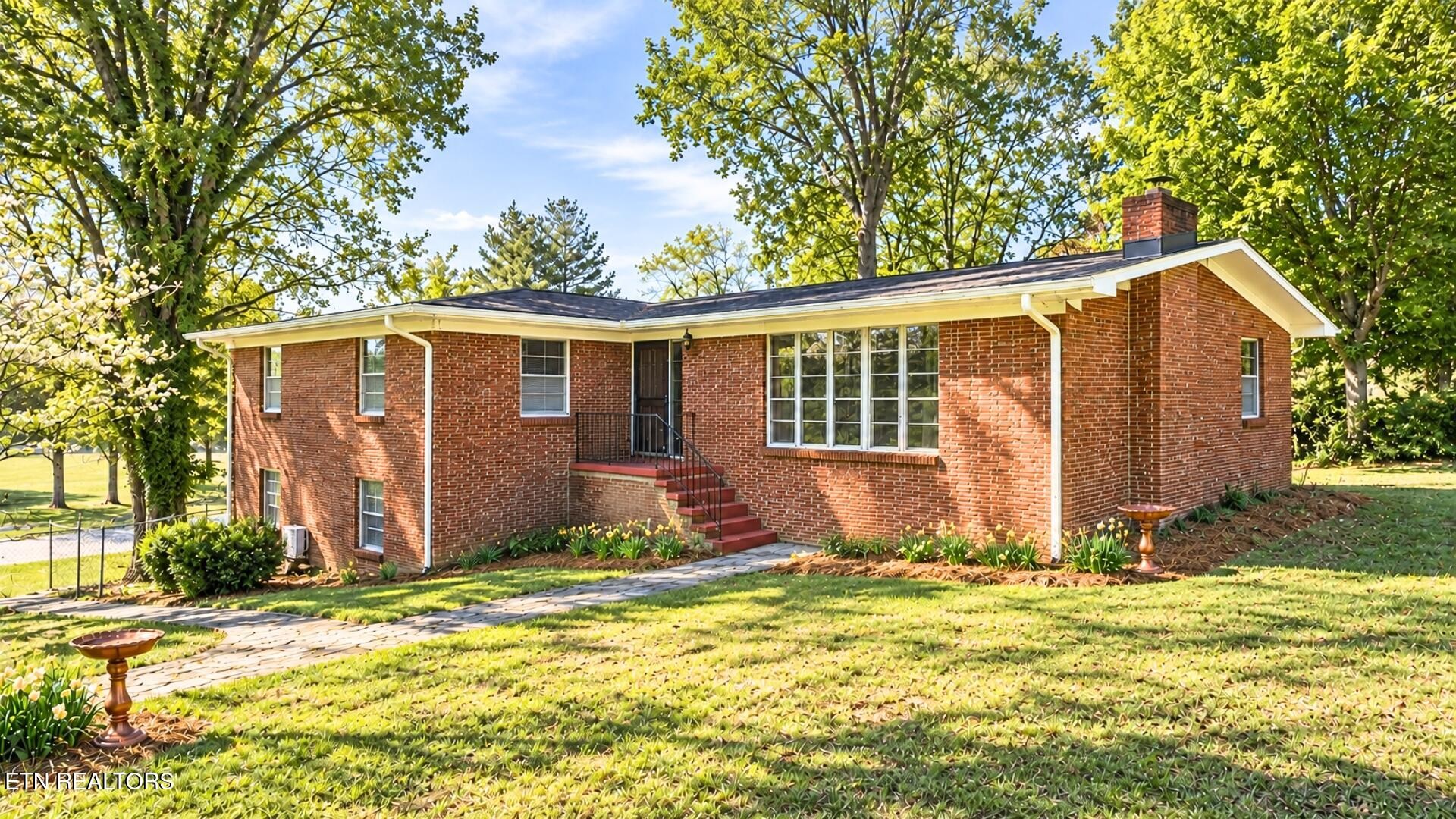 603 Crestview Drive Property Photo 1