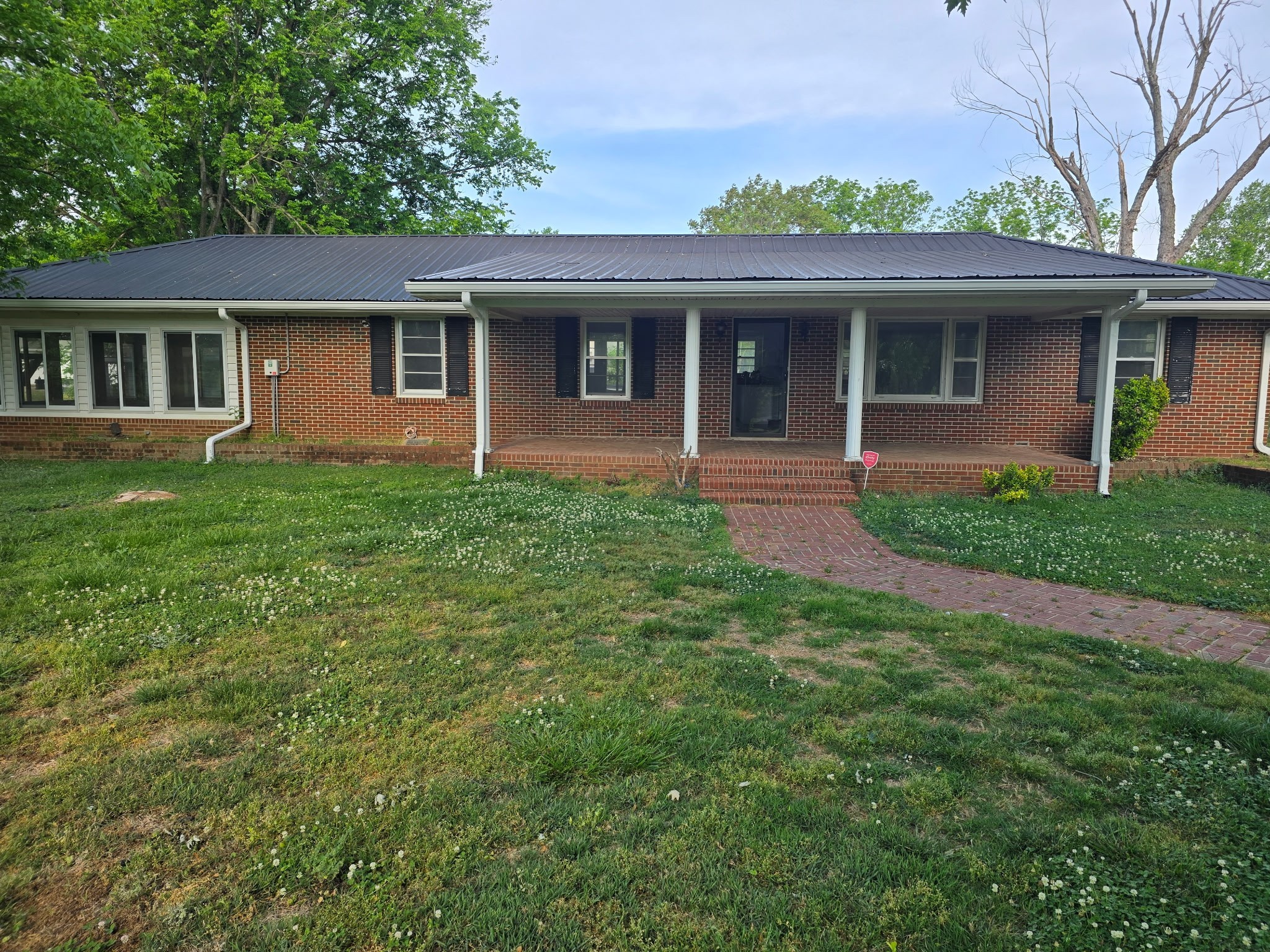267 Oak St Property Photo 1