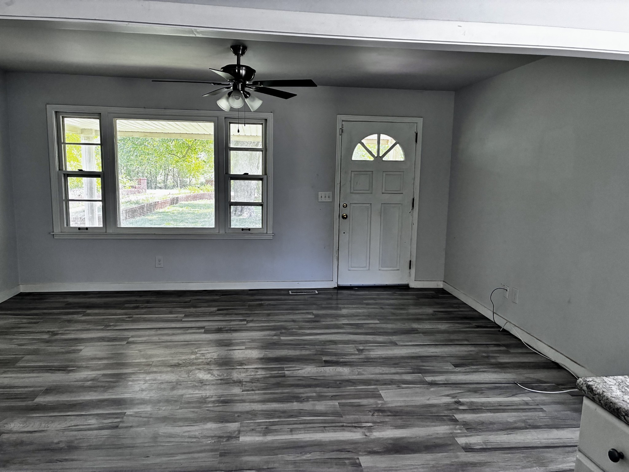 267 Oak St Property Photo 2
