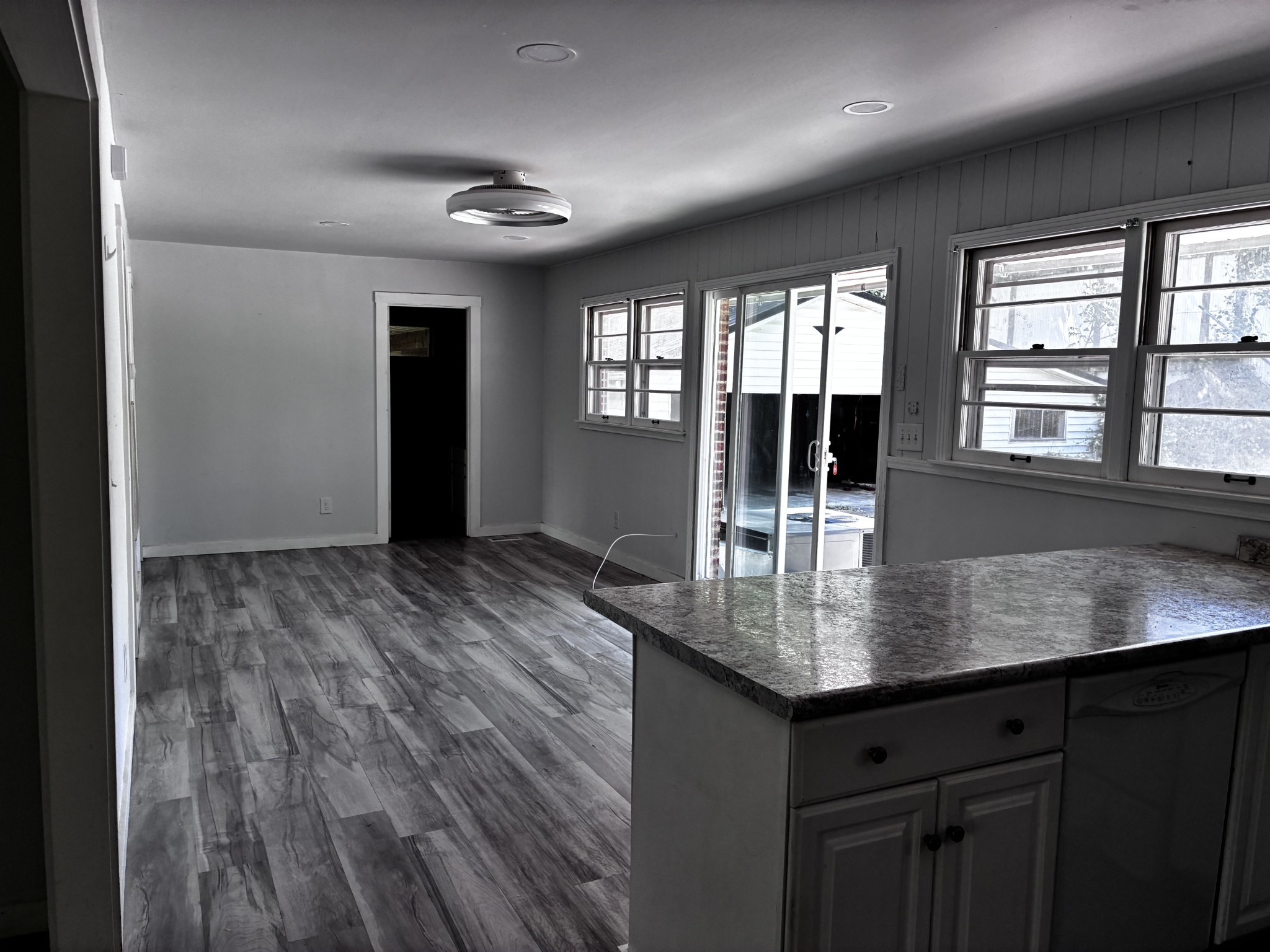 267 Oak St Property Photo 5