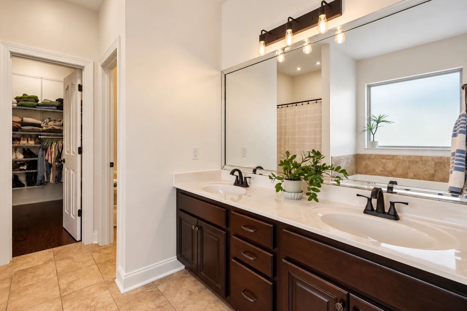 1015 Five Coves Trce Property Photo 22