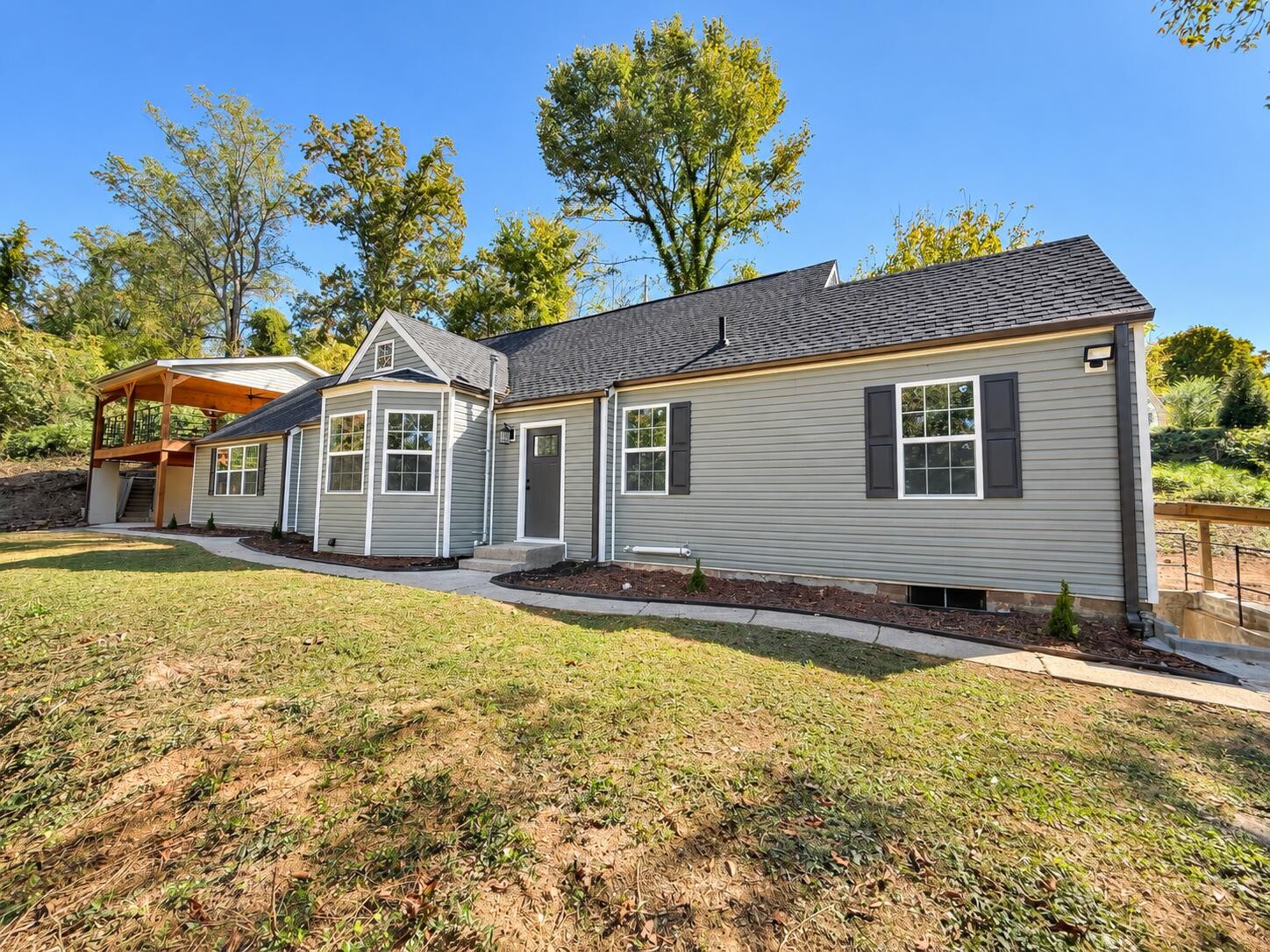 418 College Street Property Photo 2