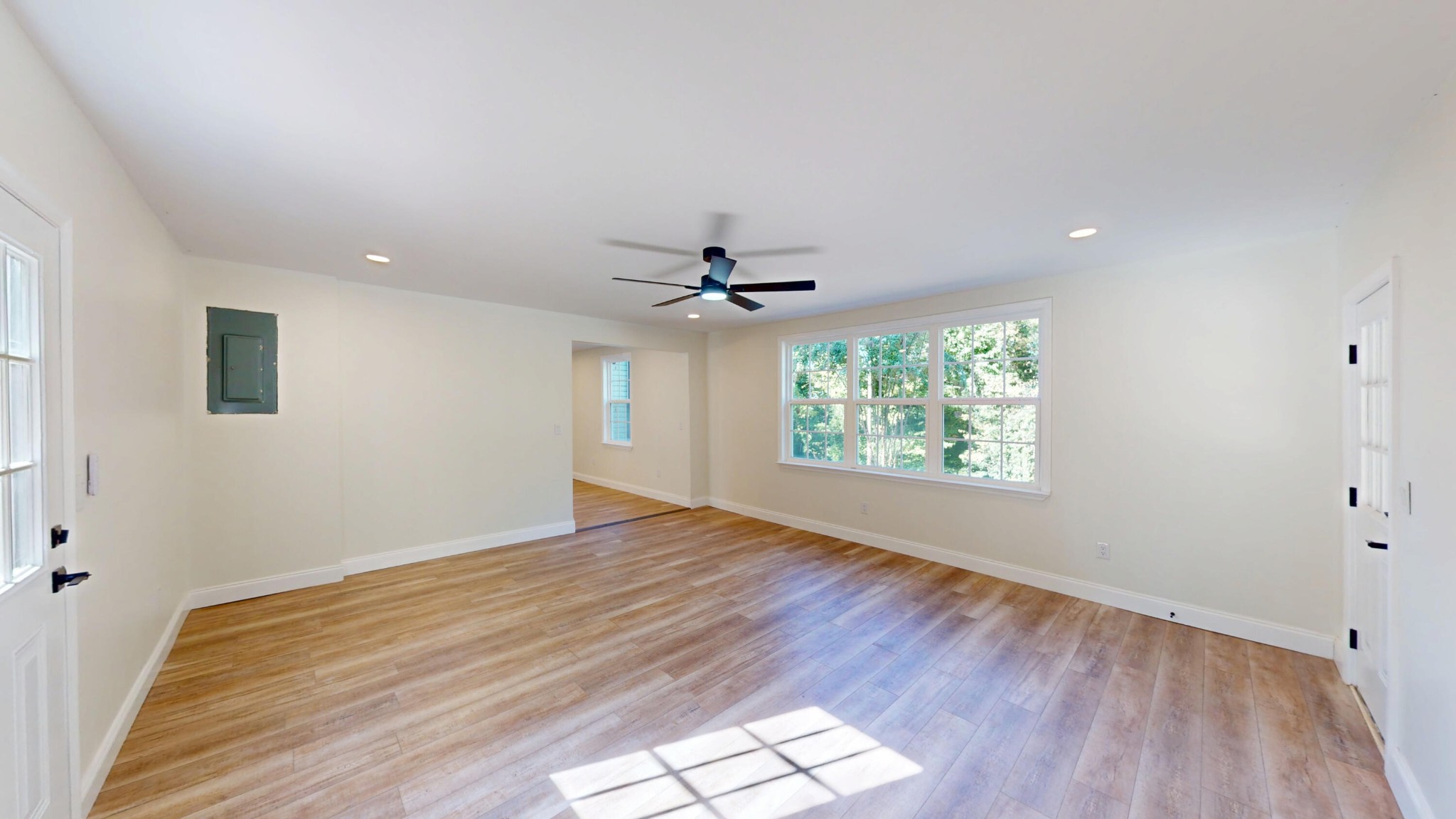 418 College Street Property Photo 3