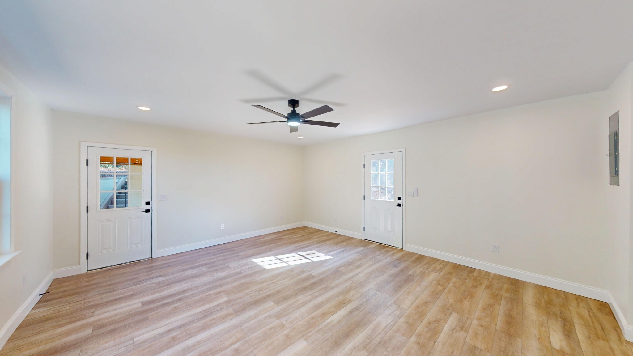 418 College Street Property Photo 4