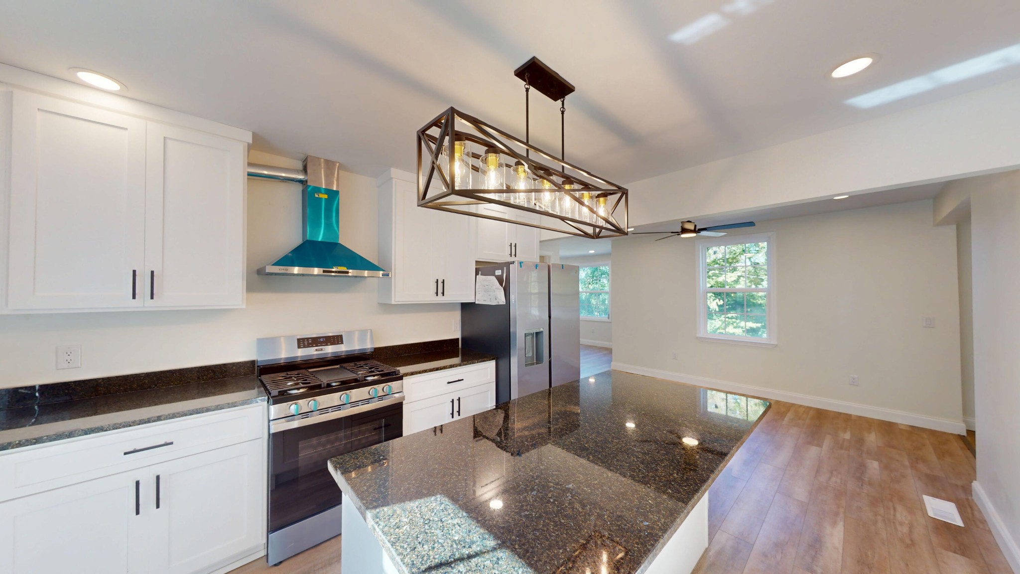 418 College Street Property Photo 6