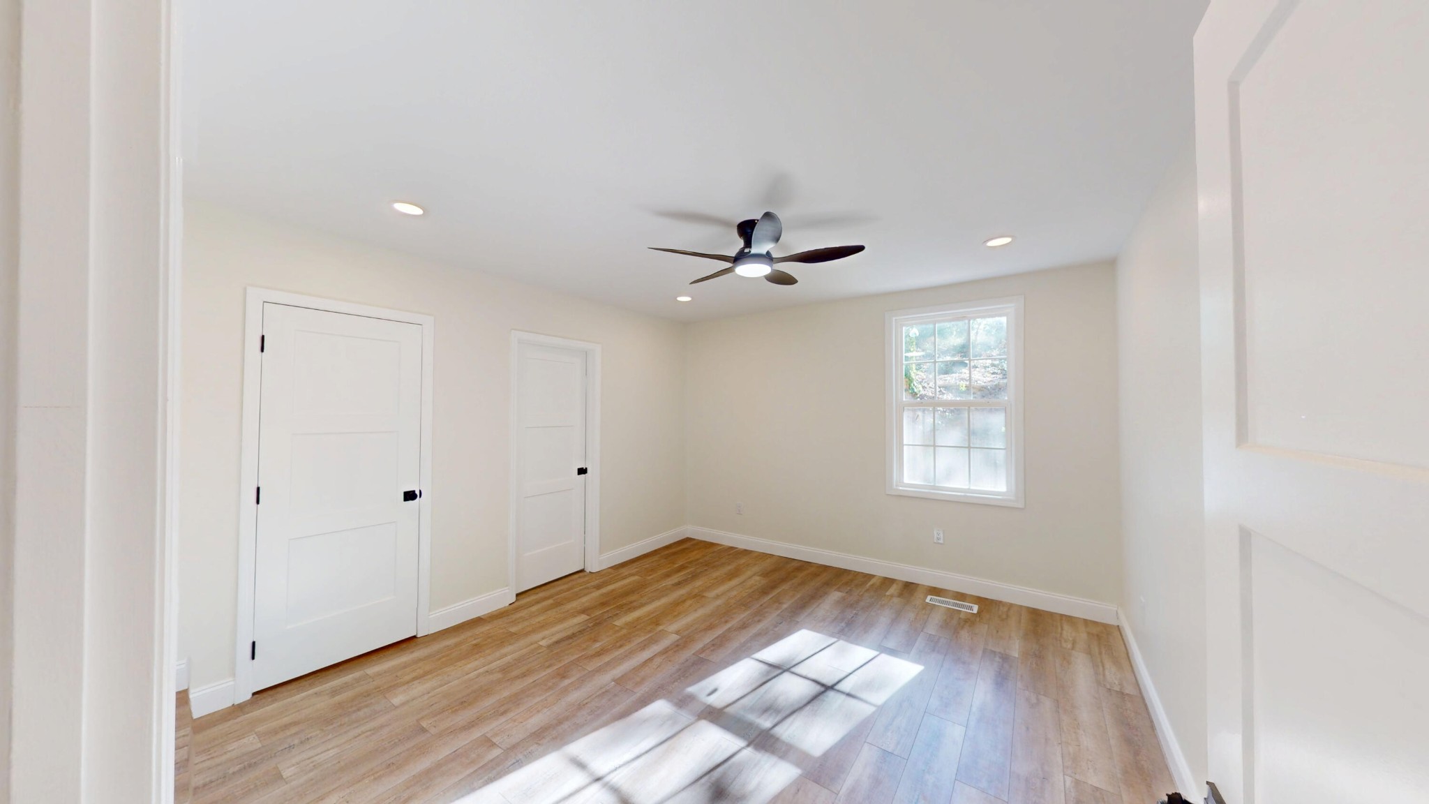 418 College Street Property Photo 8