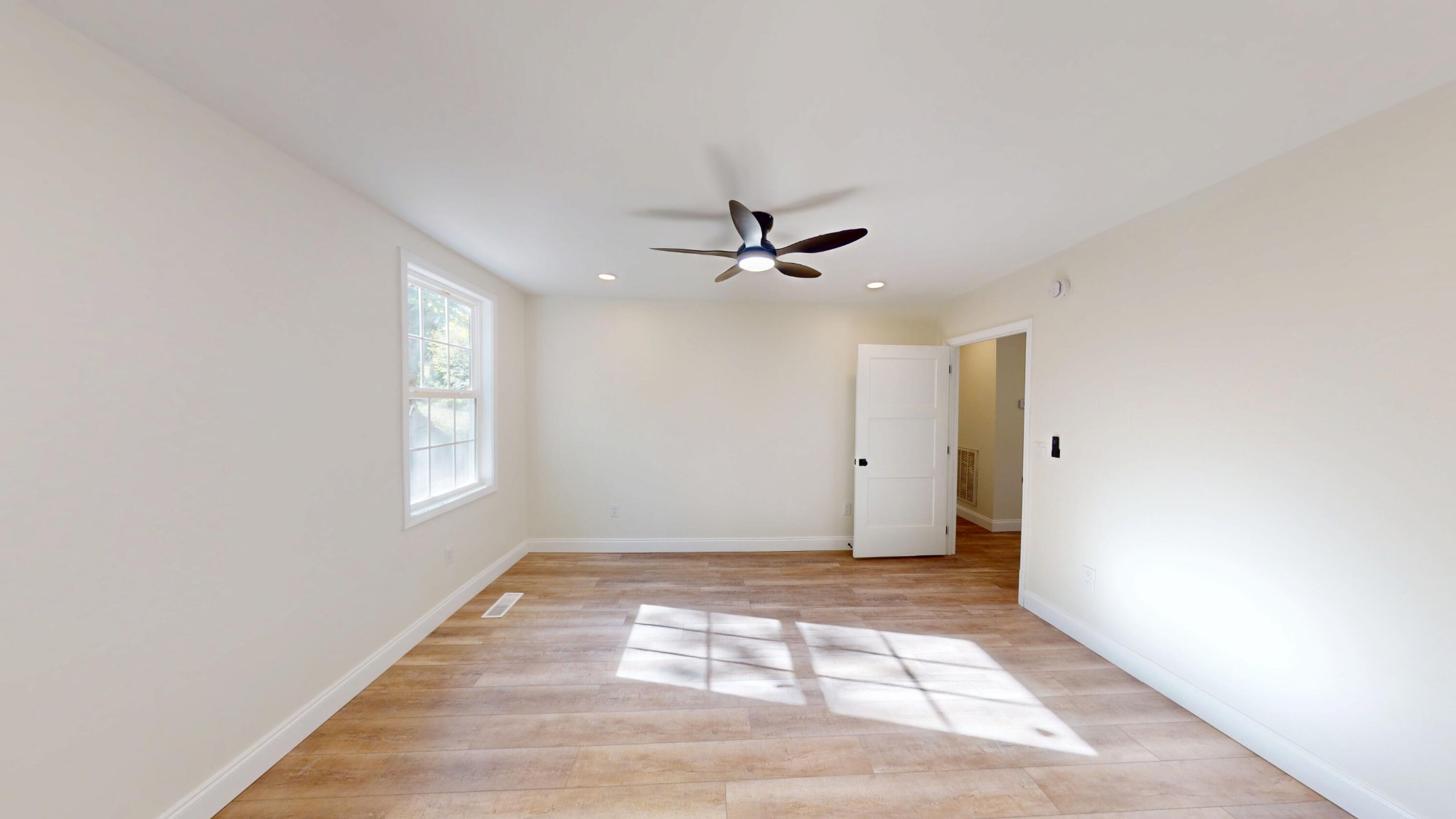 418 College Street Property Photo 9