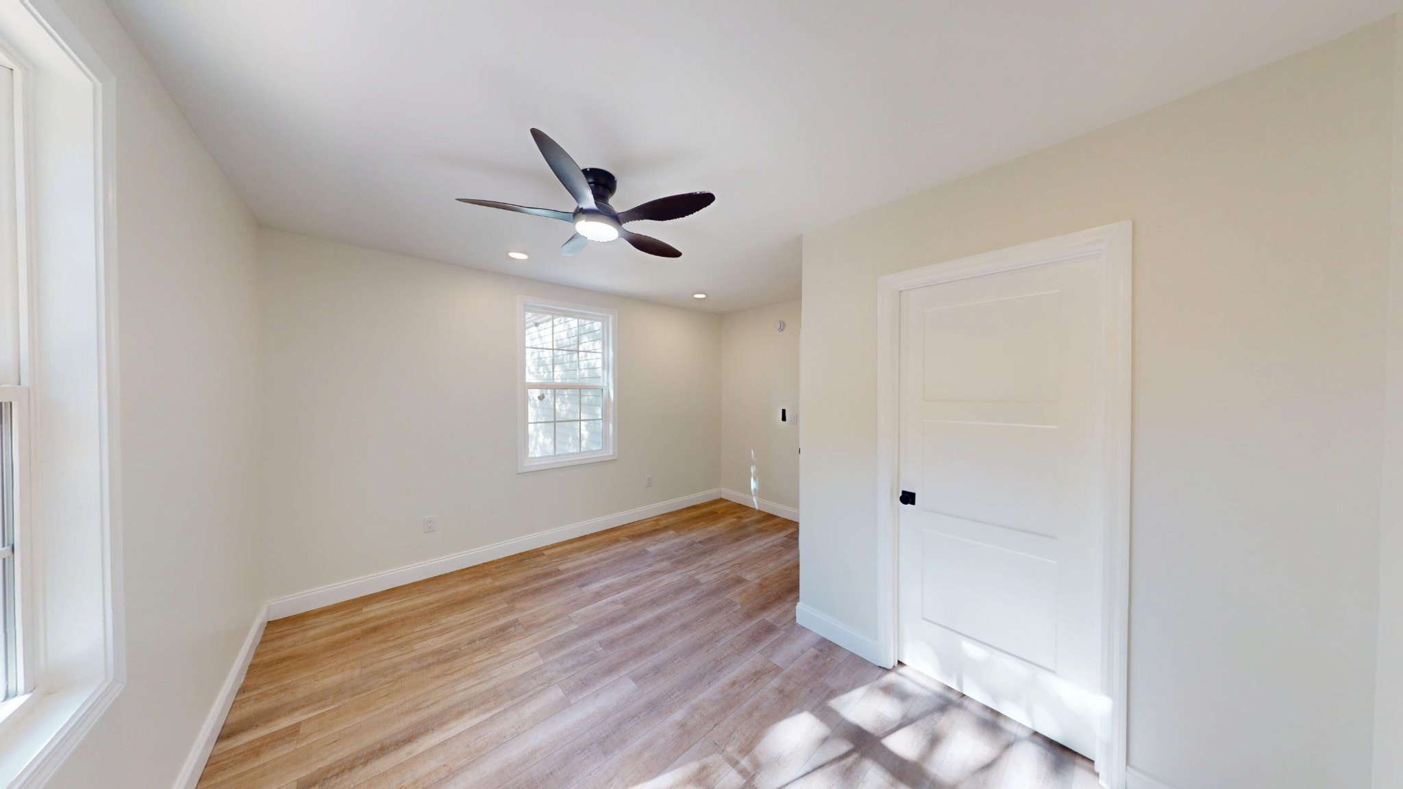 418 College Street Property Photo 11
