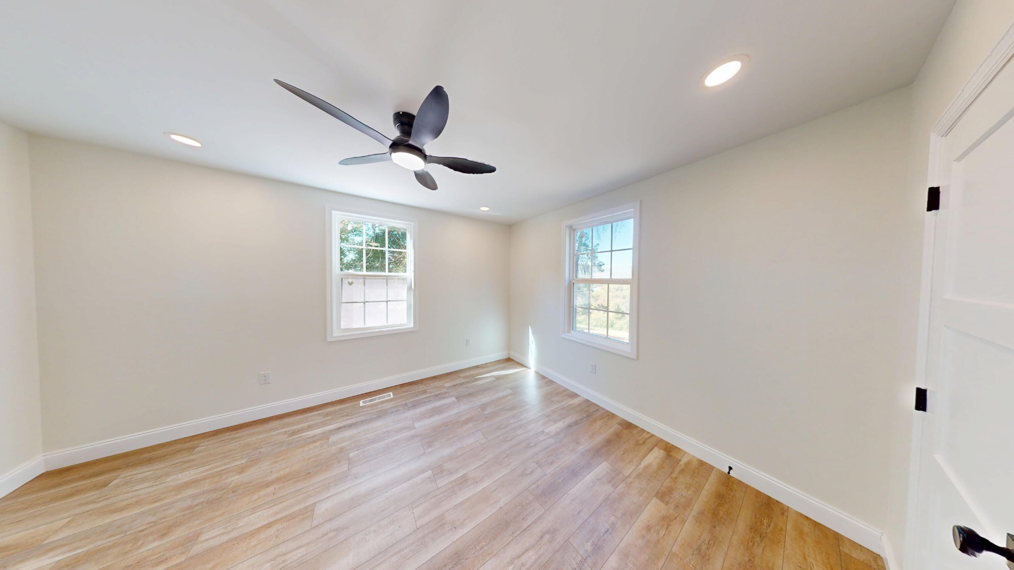 418 College Street Property Photo 12