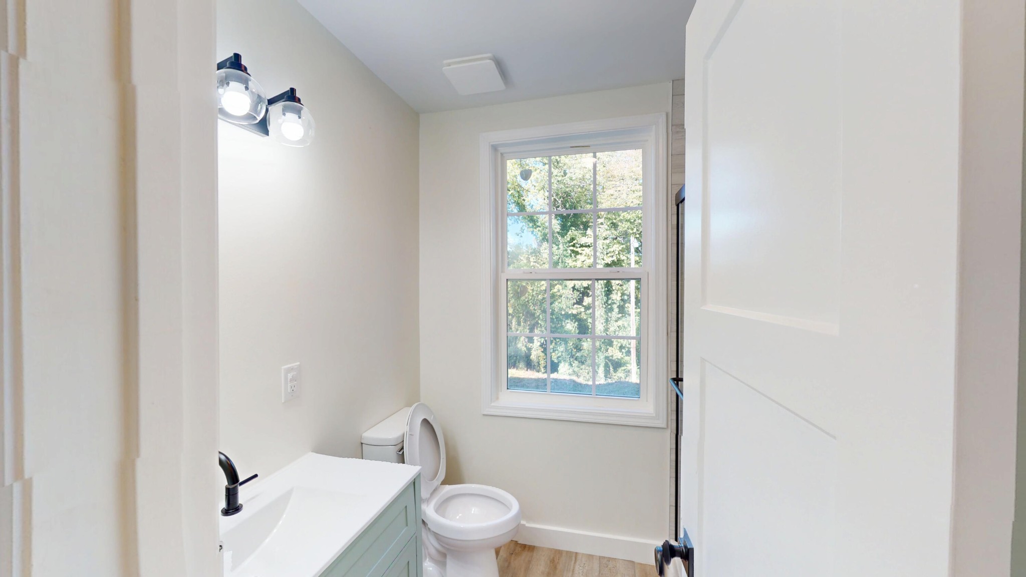 418 College Street Property Photo 13