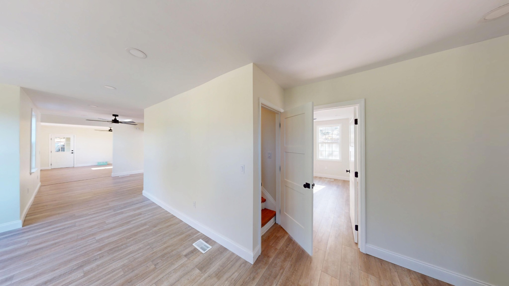 418 College Street Property Photo 14