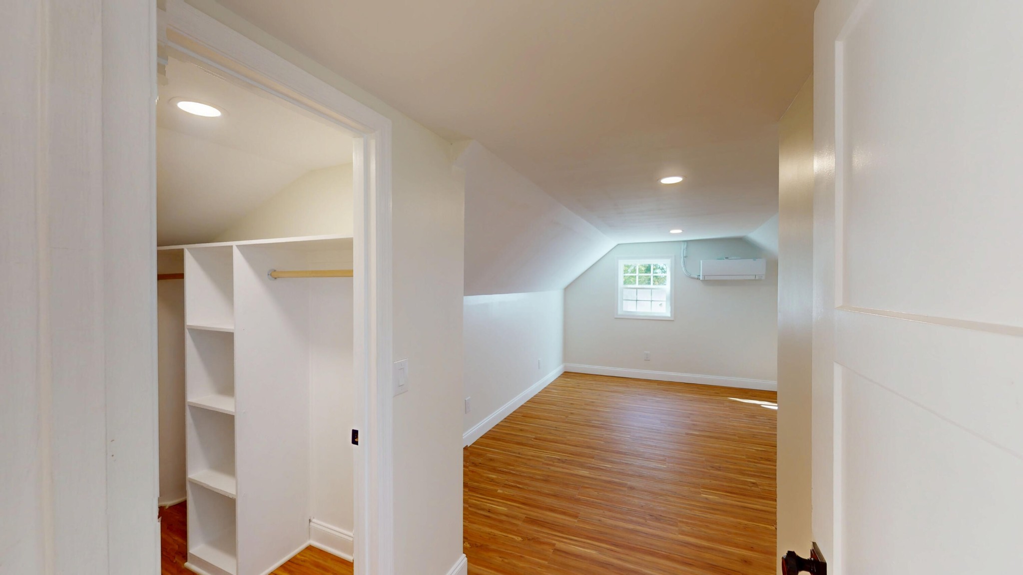 418 College Street Property Photo 16