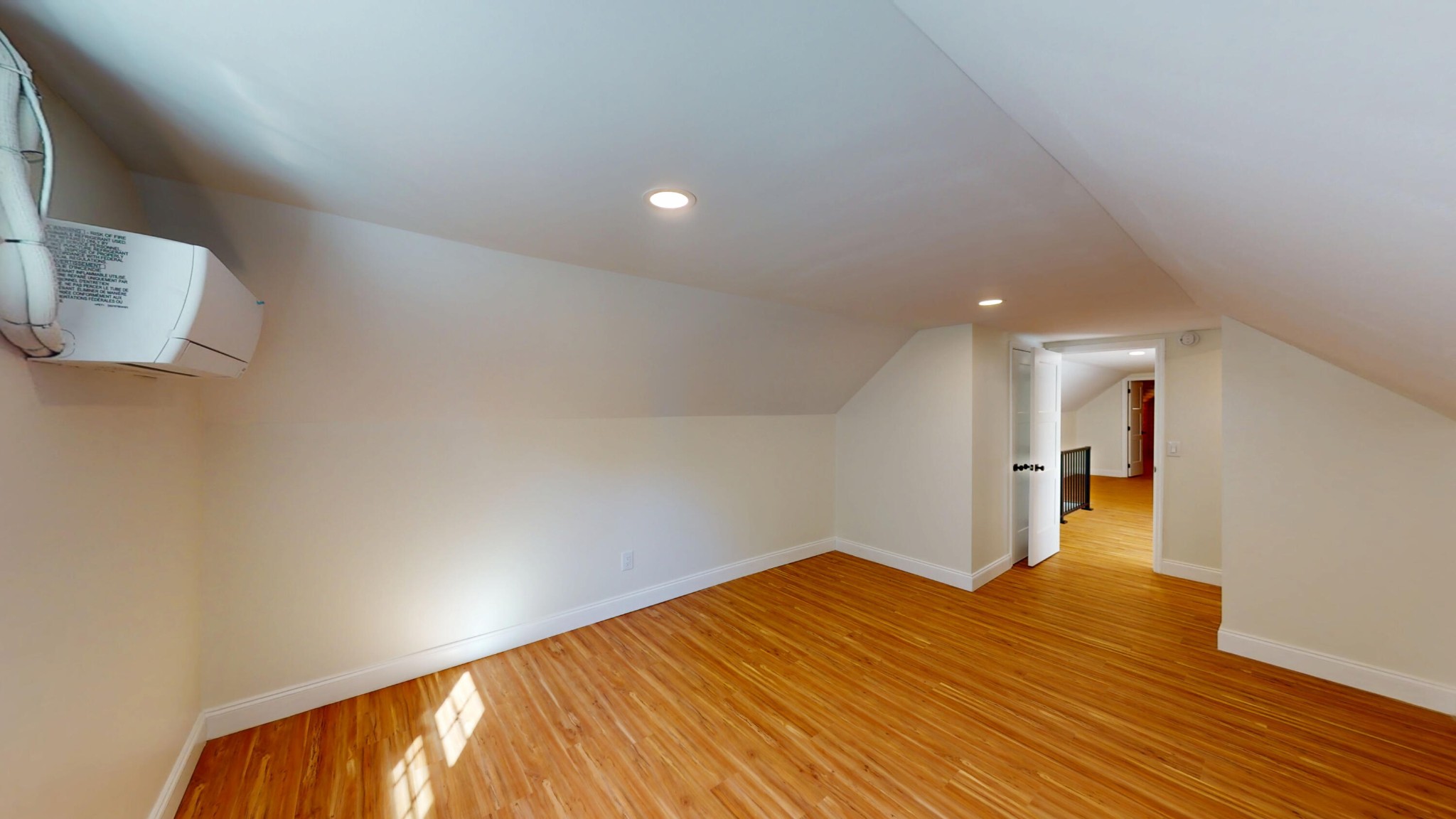 418 College Street Property Photo 17