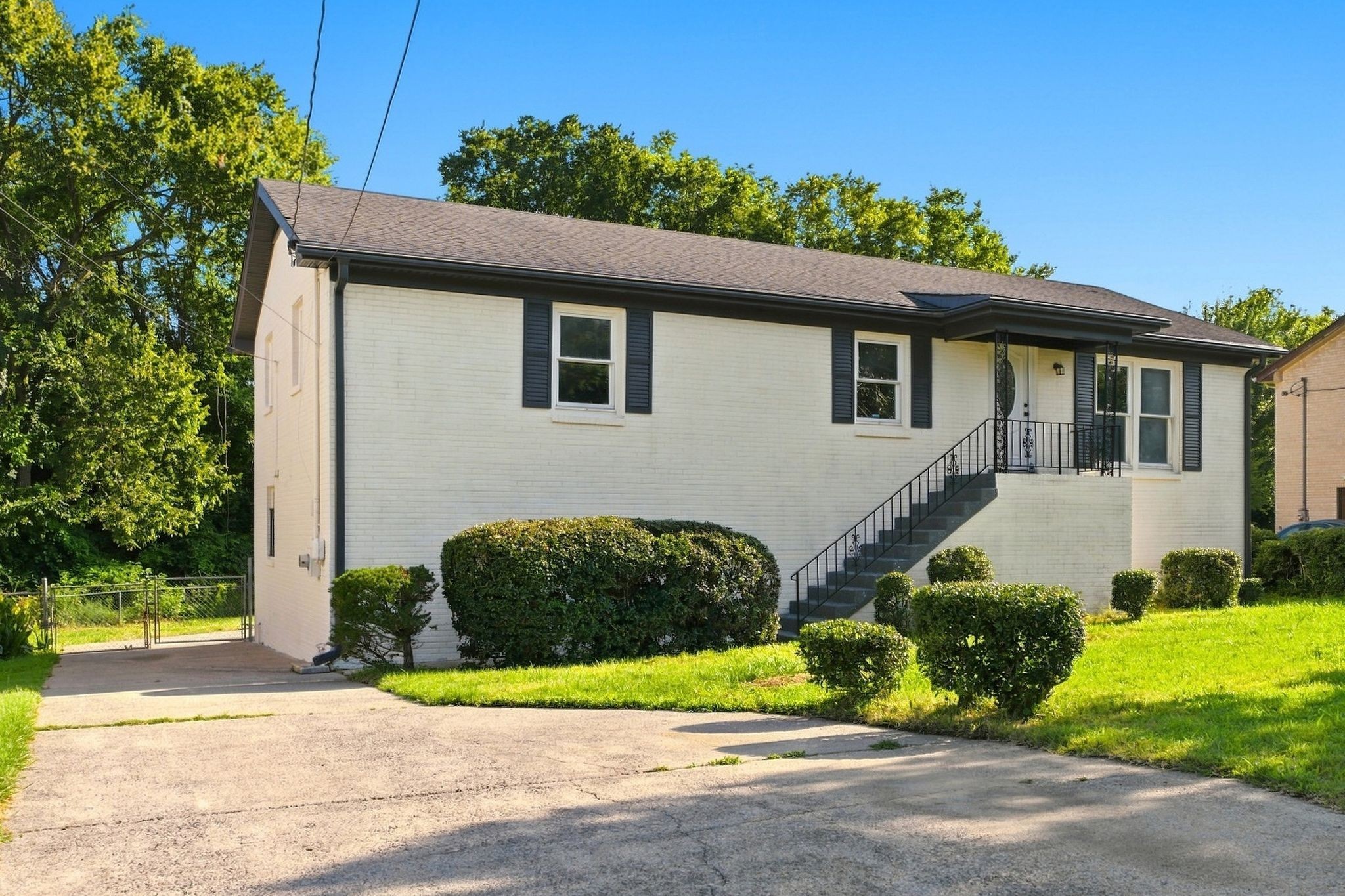 725 Roman Dr Property Photo 3