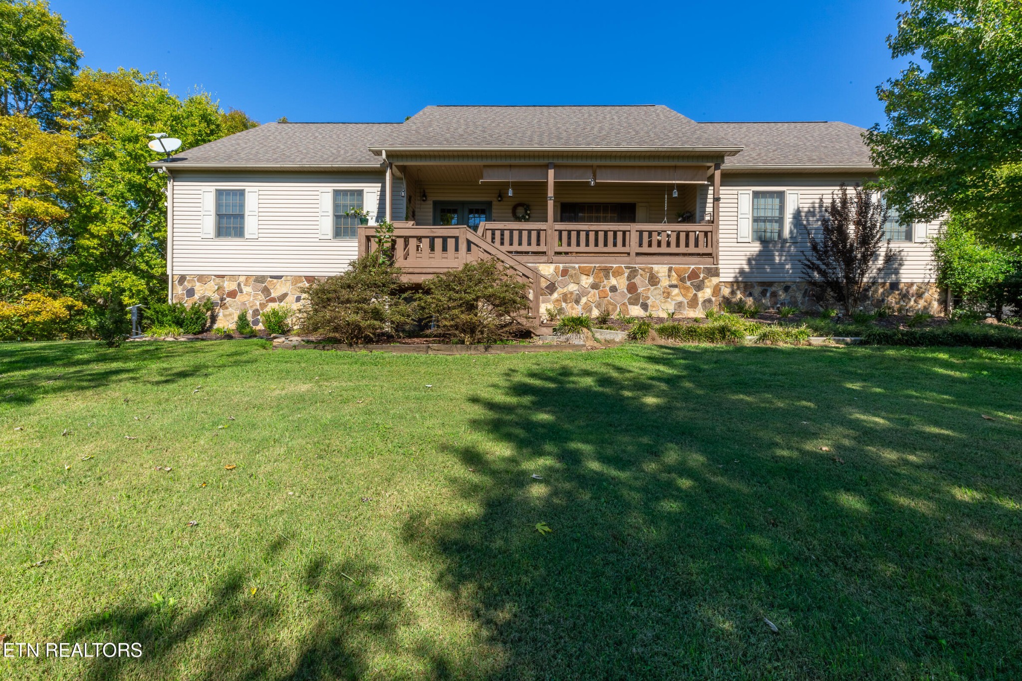 1668 Deerwood Rd Property Photo 1