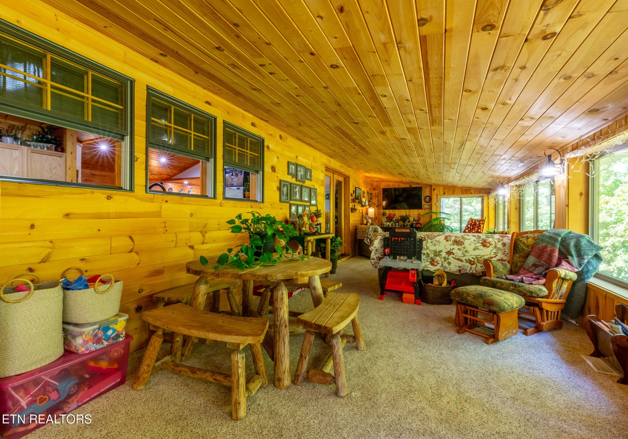 1668 Deerwood Rd Property Photo 4