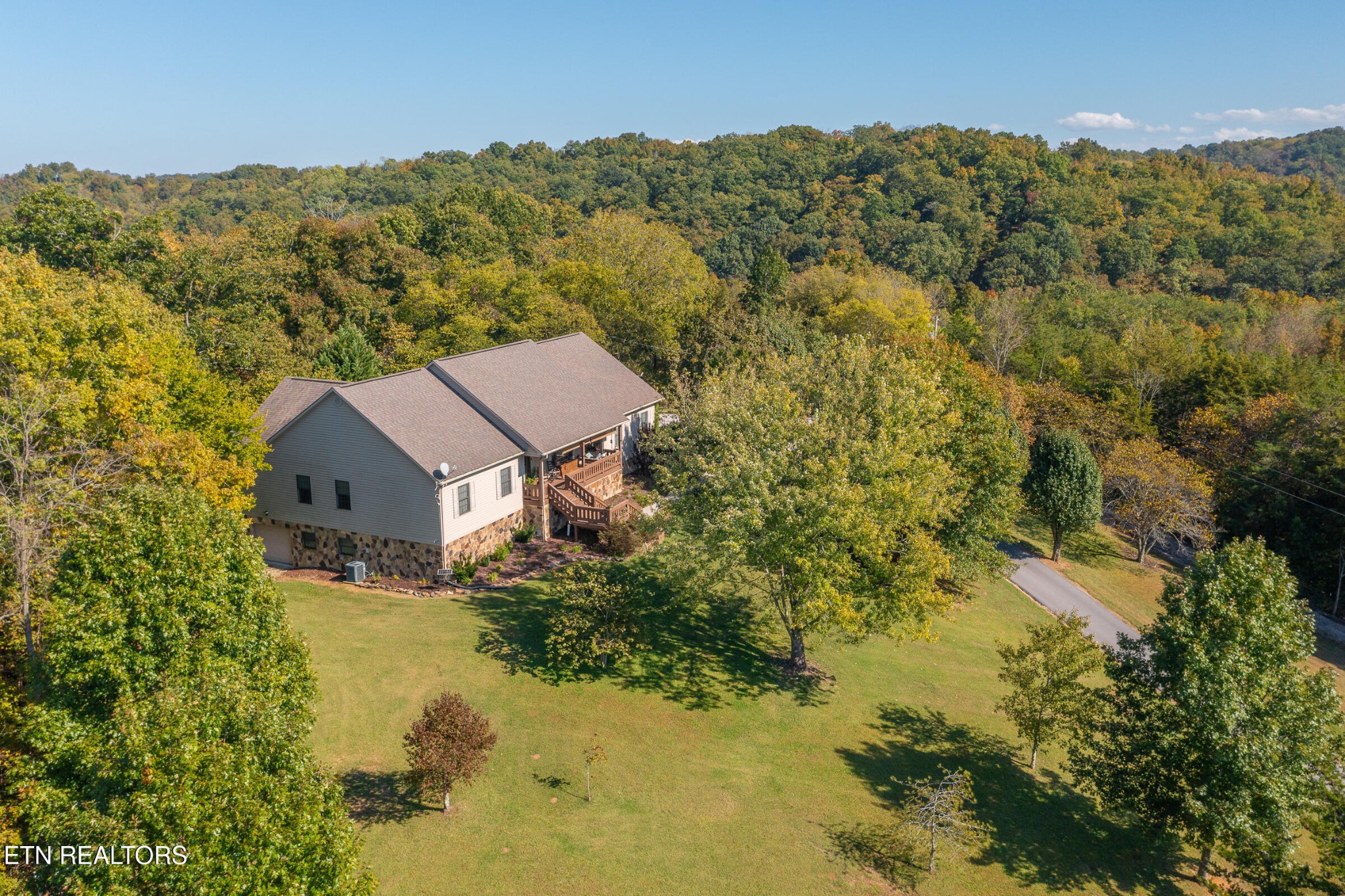 1668 Deerwood Rd Property Photo 6