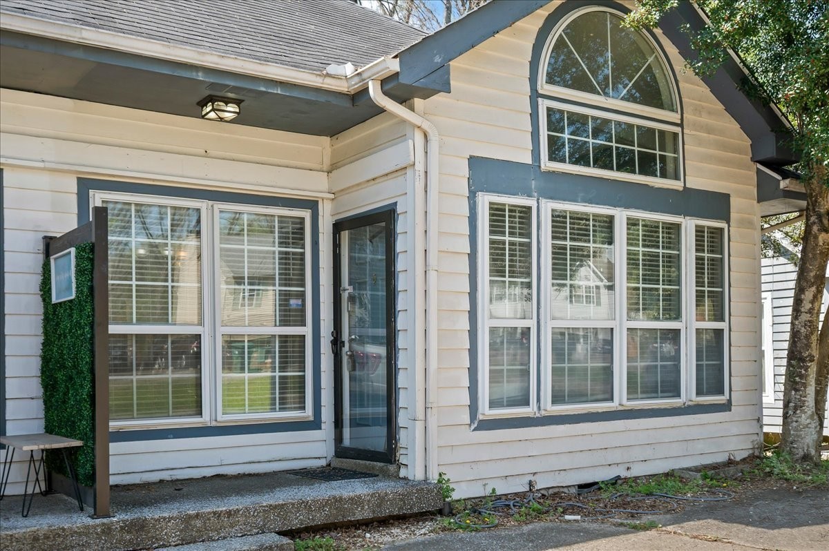 1119 Waggoner Ct, W Property Photo 2