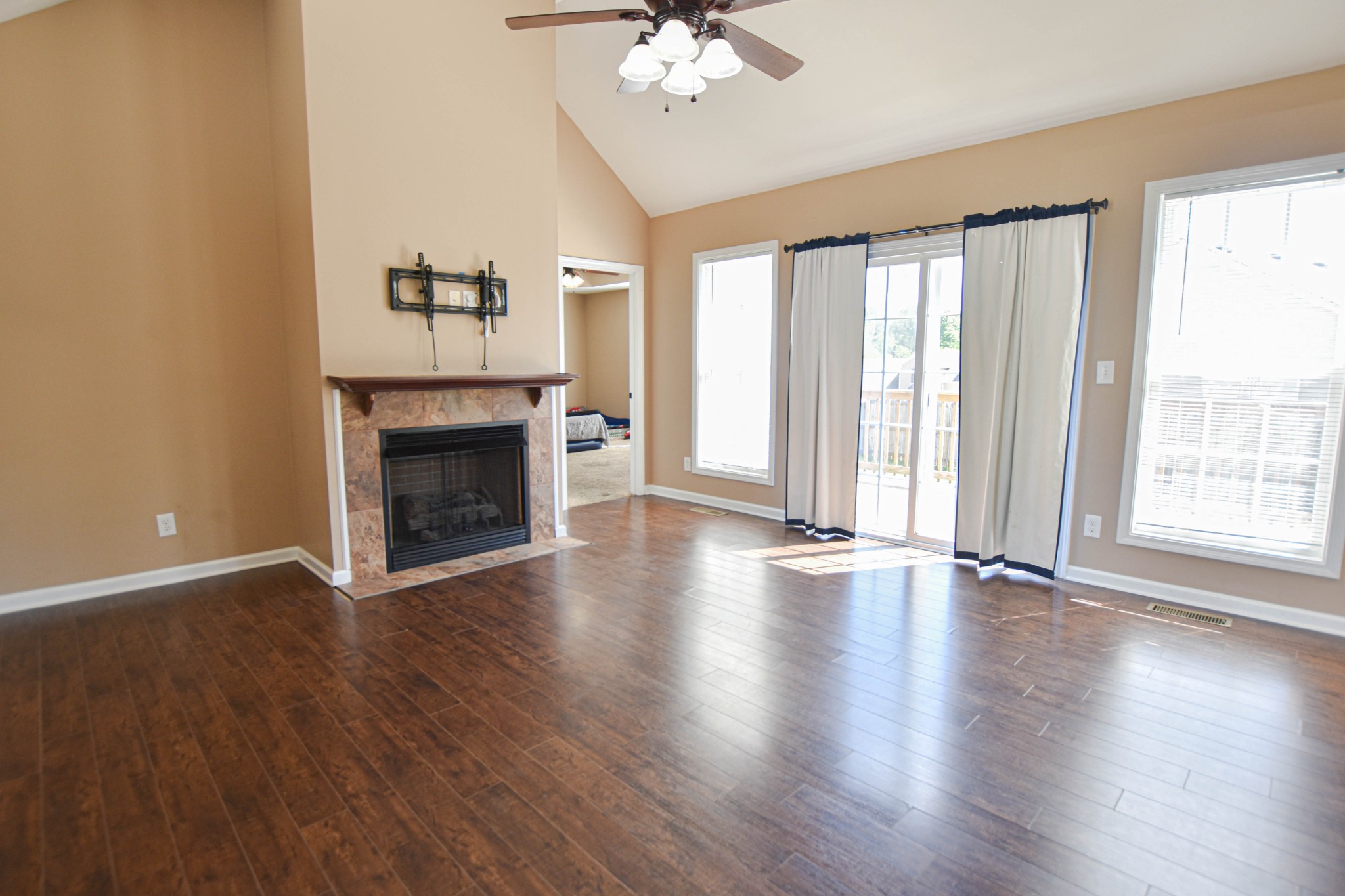 1029 Freedom Drive Property Photo 3