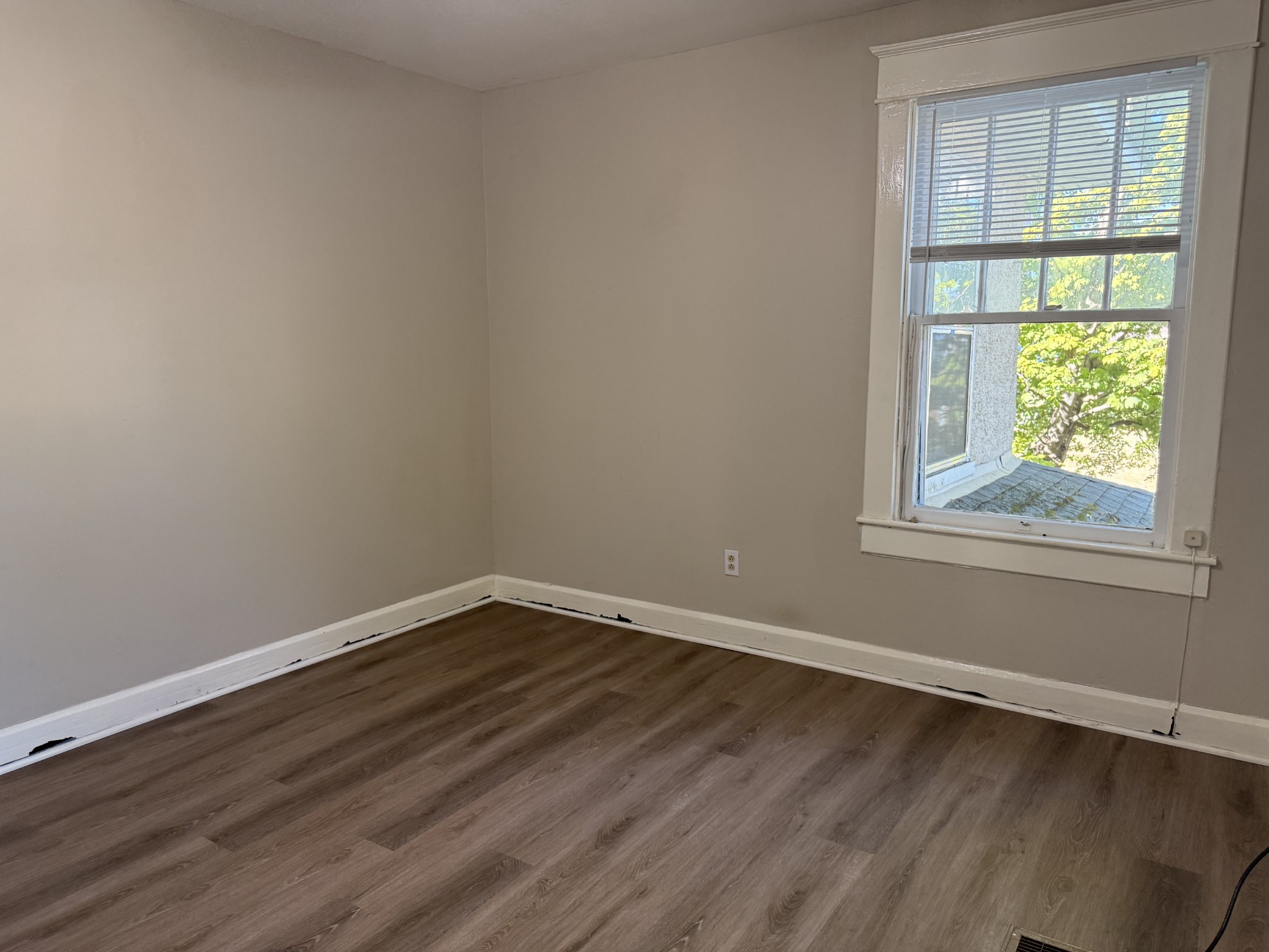 404 Spring St, N Property Photo 3