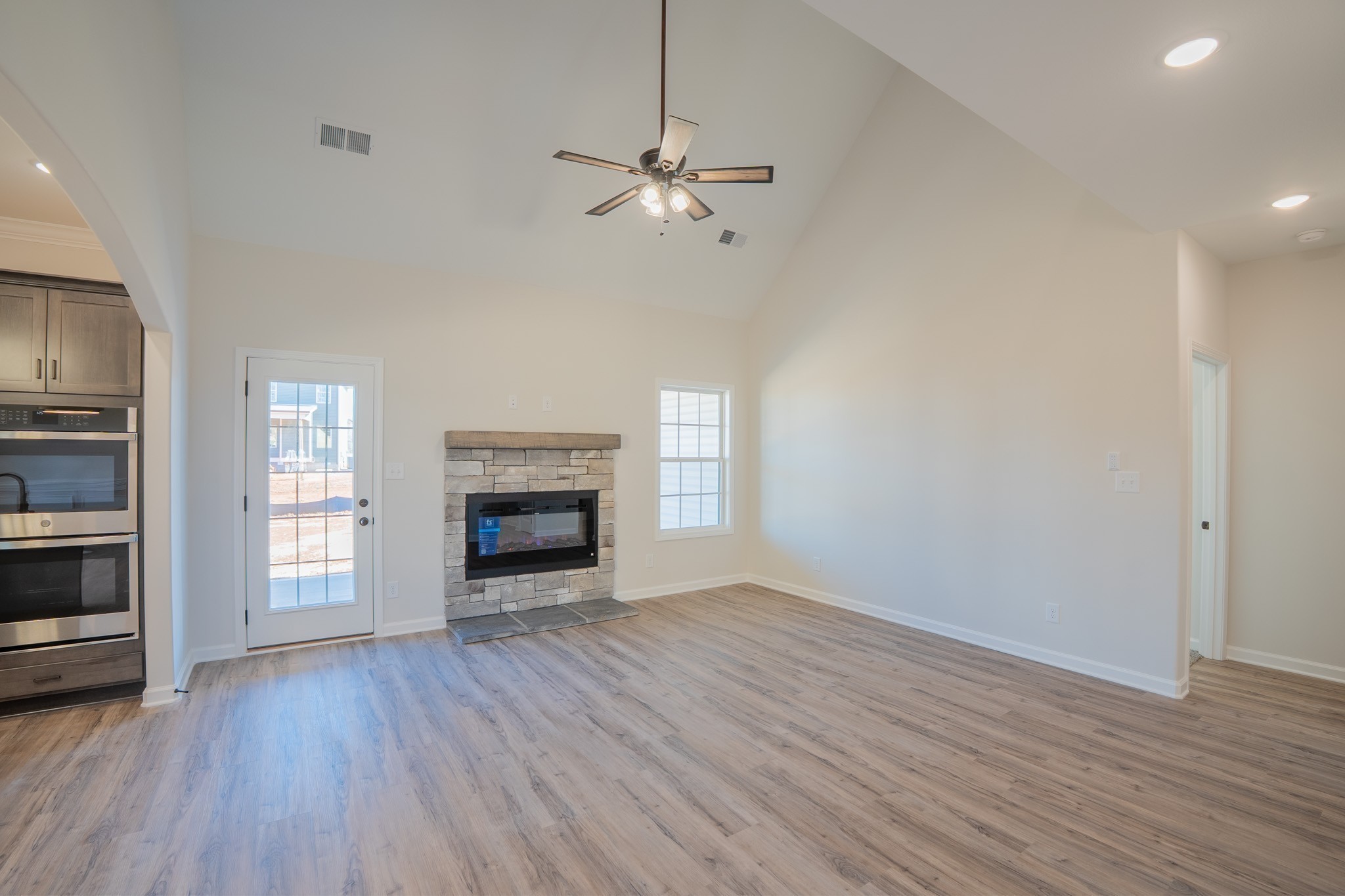 242 Autumnwood Farms Property Photo 6