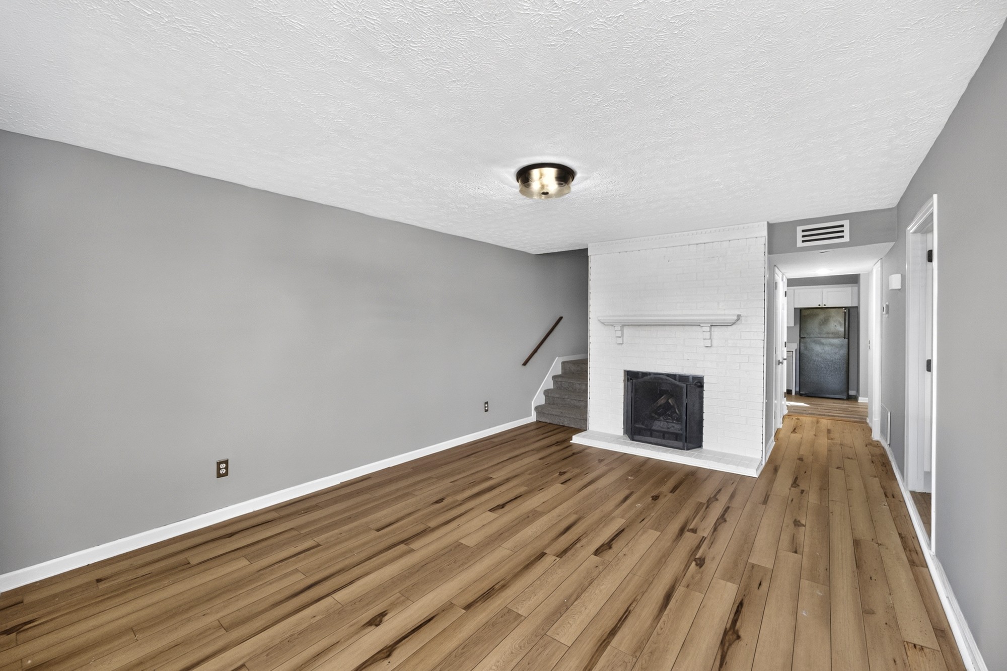 319 Deerpoint Dr Property Photo 4