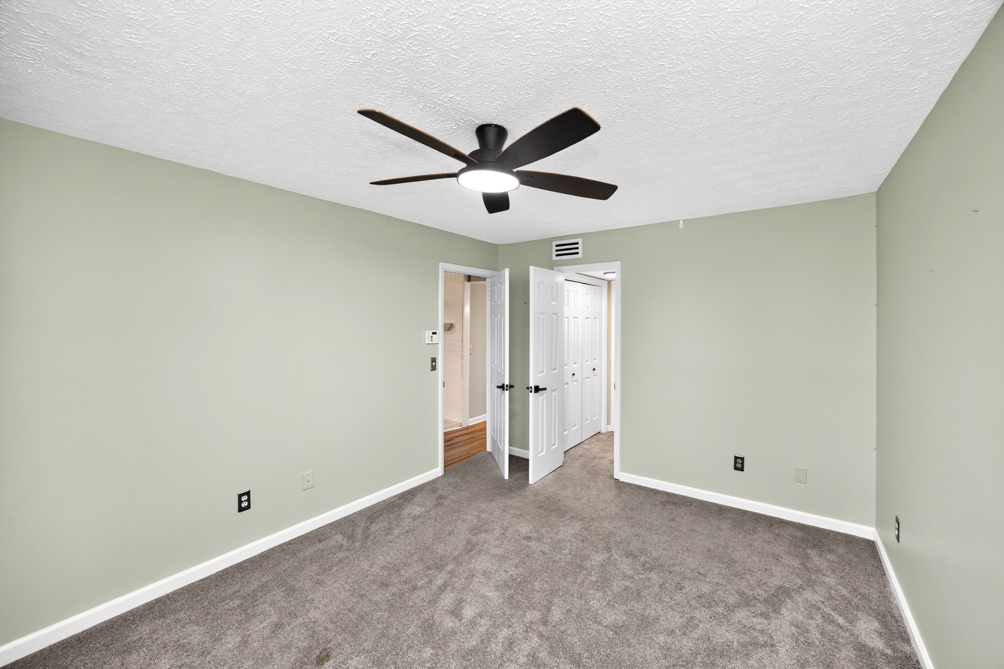 319 Deerpoint Dr Property Photo 14