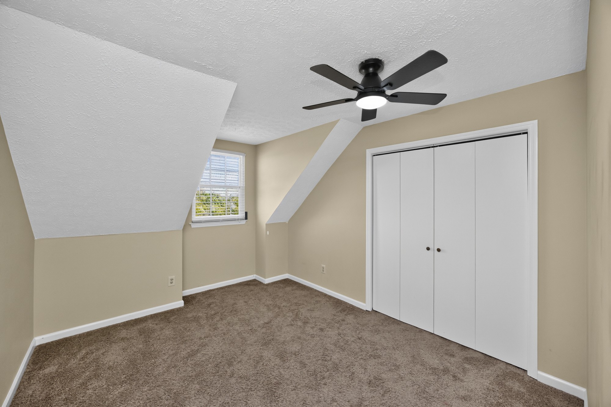 319 Deerpoint Dr Property Photo 19