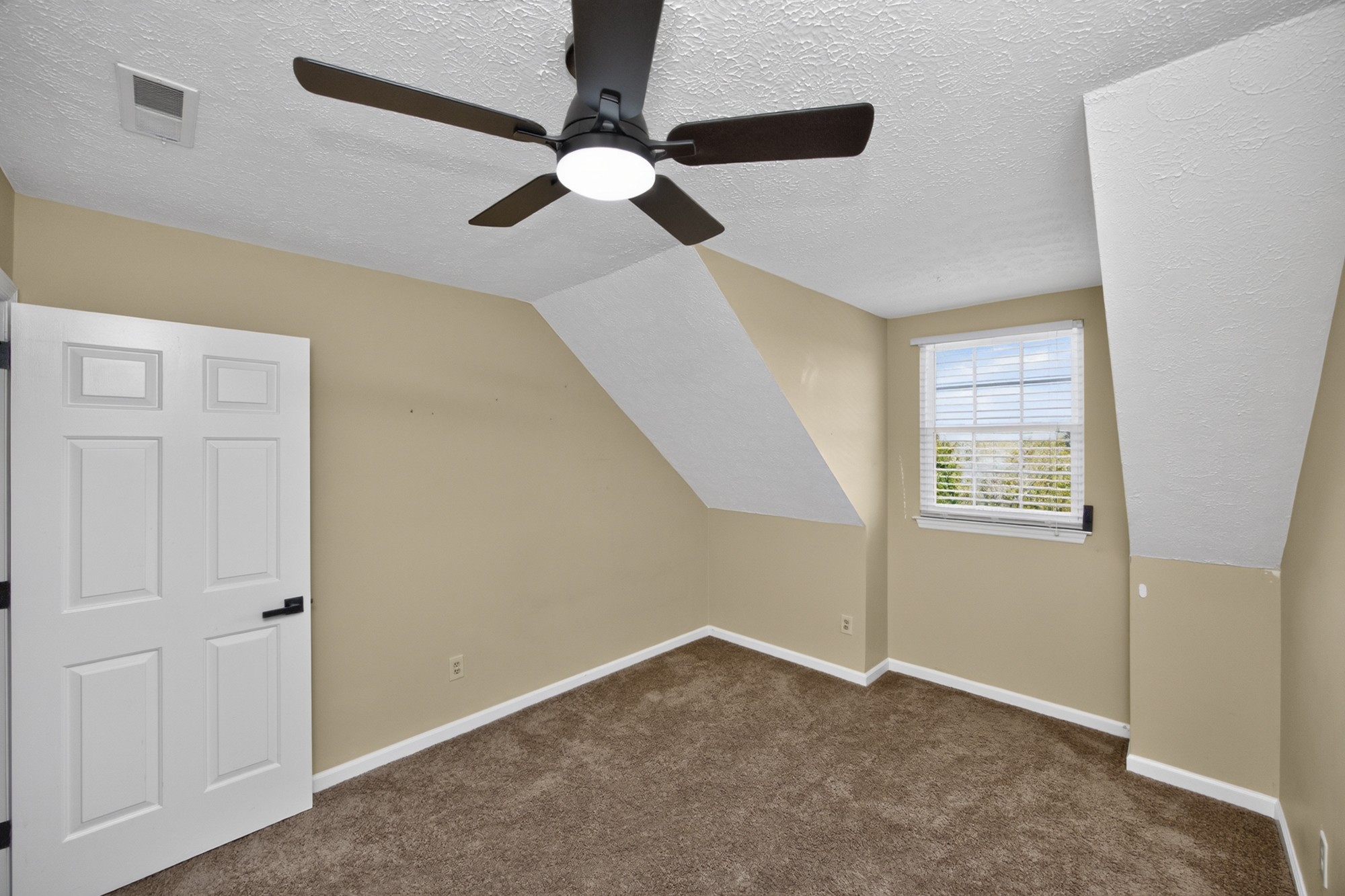 319 Deerpoint Dr Property Photo 20