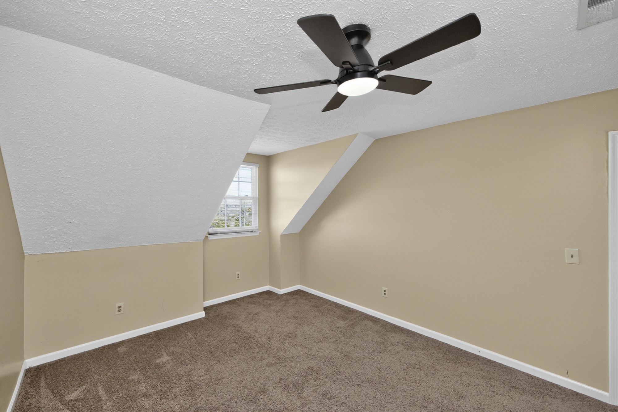 319 Deerpoint Dr Property Photo 23