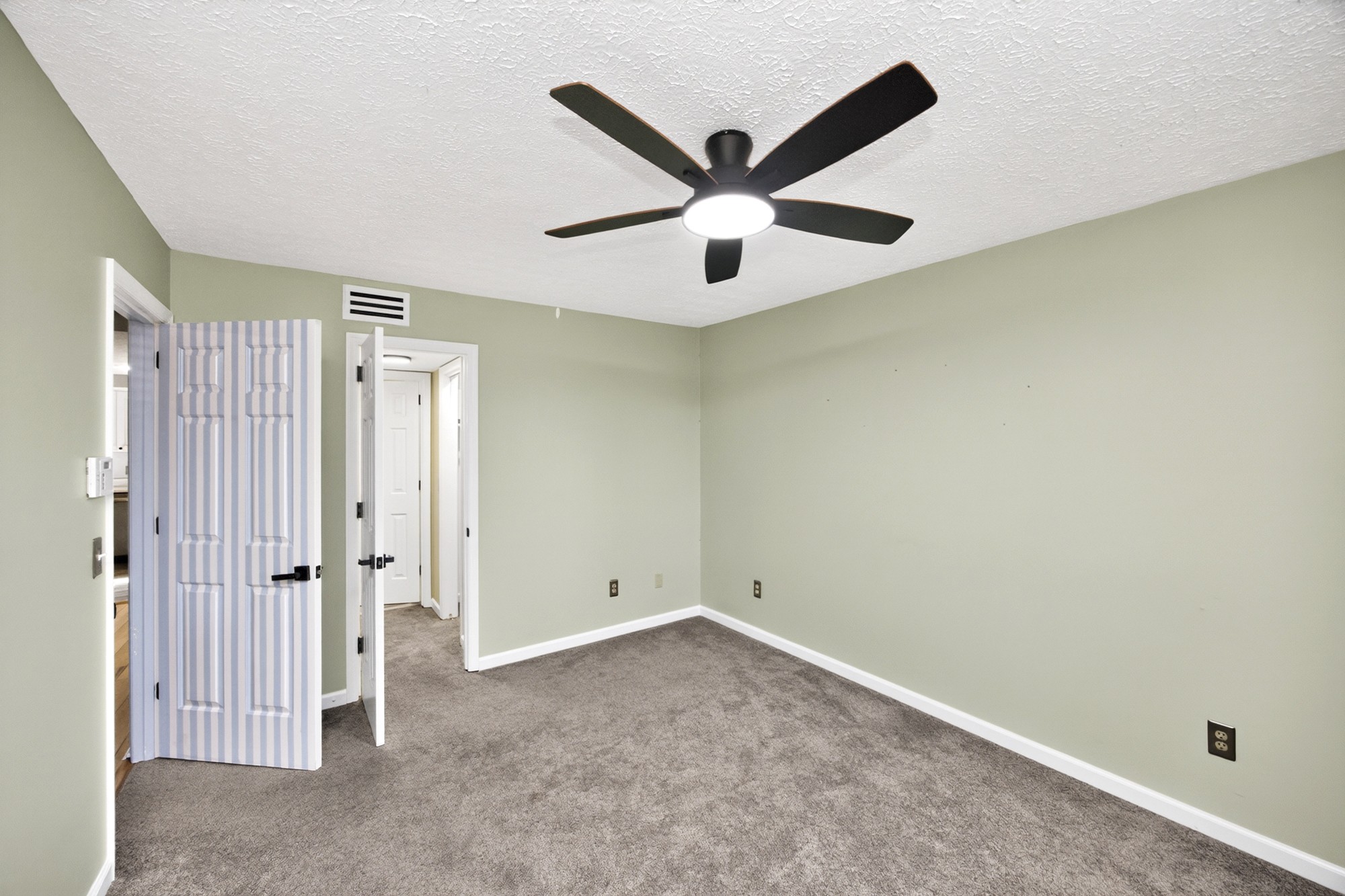 319 Deerpoint Dr Property Photo 34