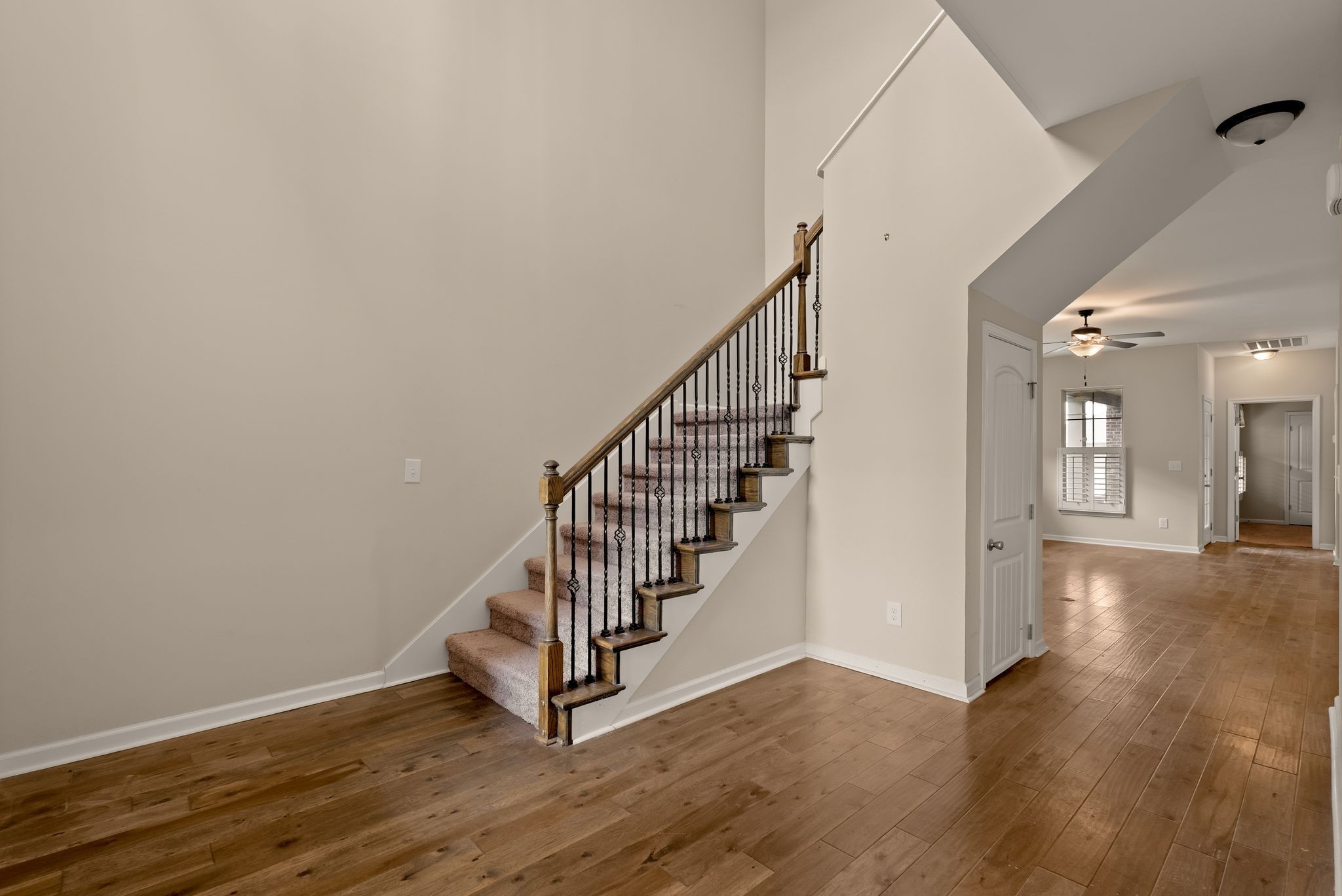 1068 Ambling Way Property Photo 3