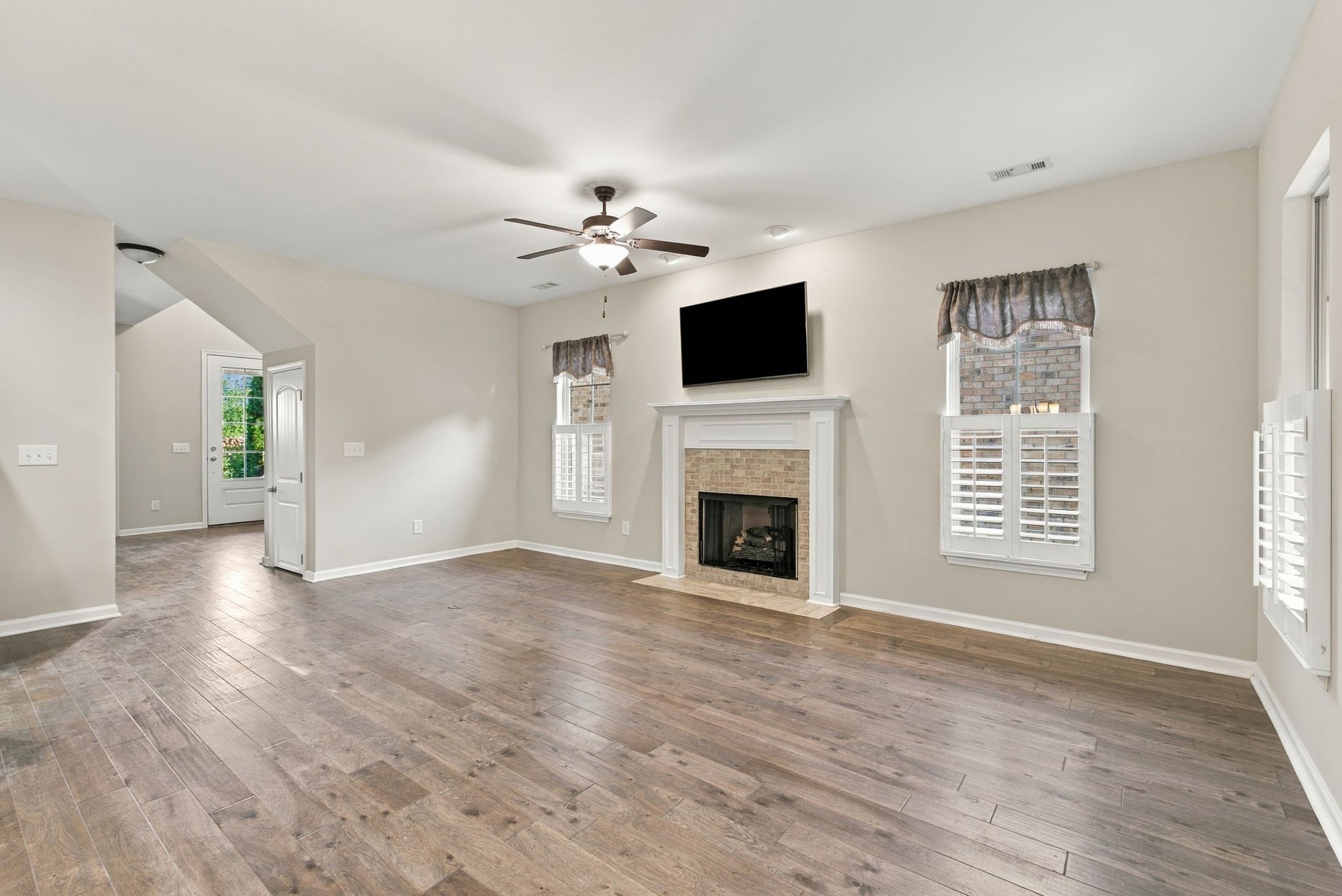 1068 Ambling Way Property Photo 12