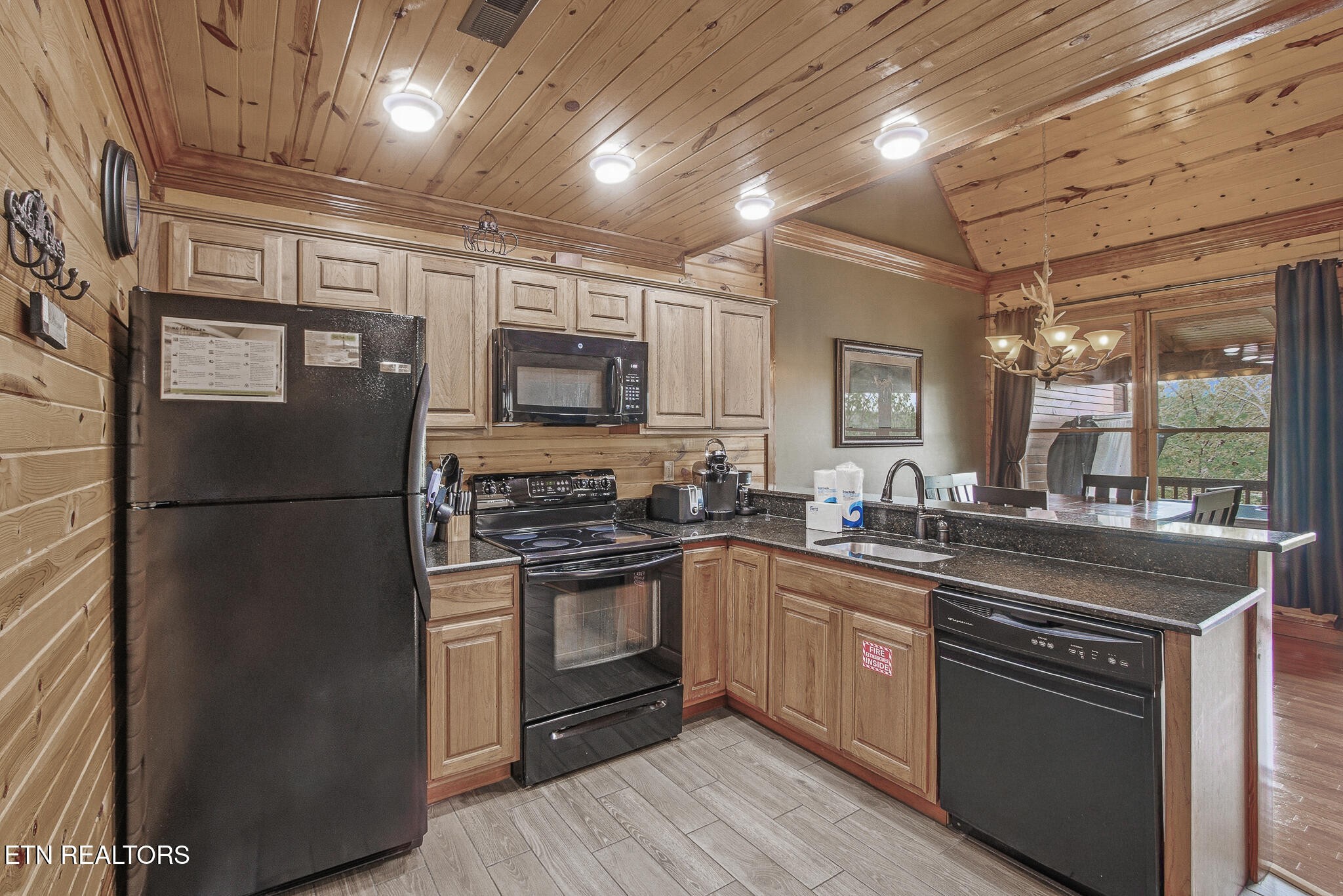 460 Big Bear Way Property Photo 7